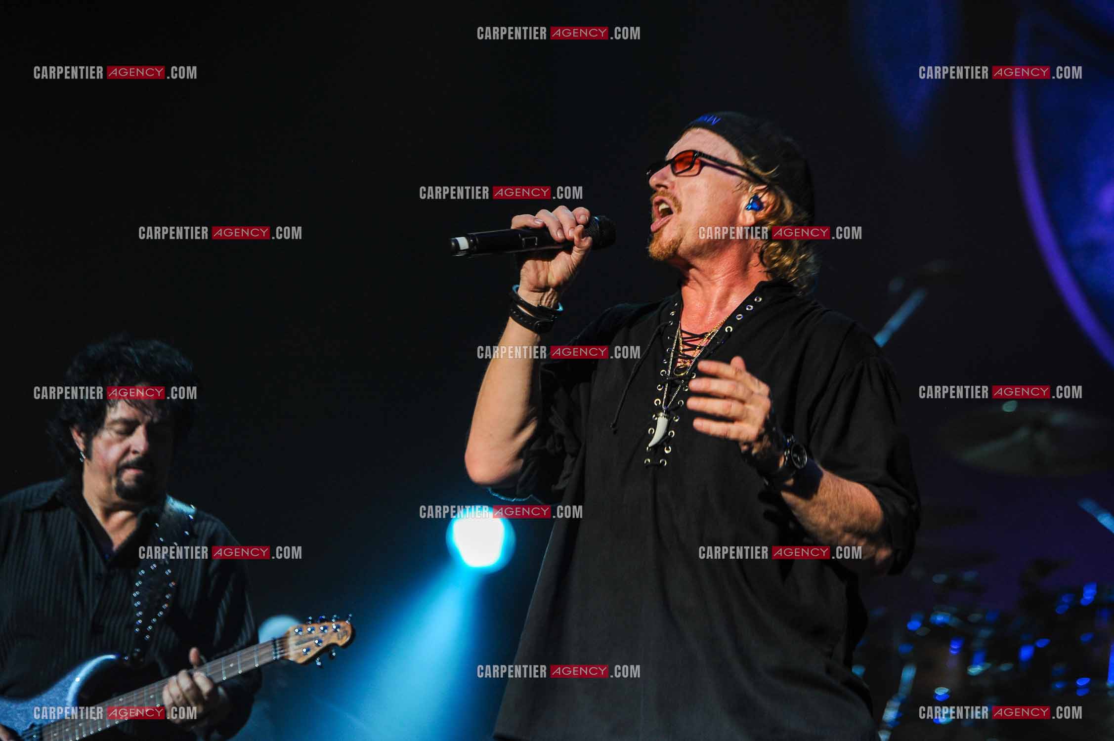 Le groupe Toto en concert au Zénith de Paris. Le chanteur du groupe, Joe Williams. ( Exclusif )