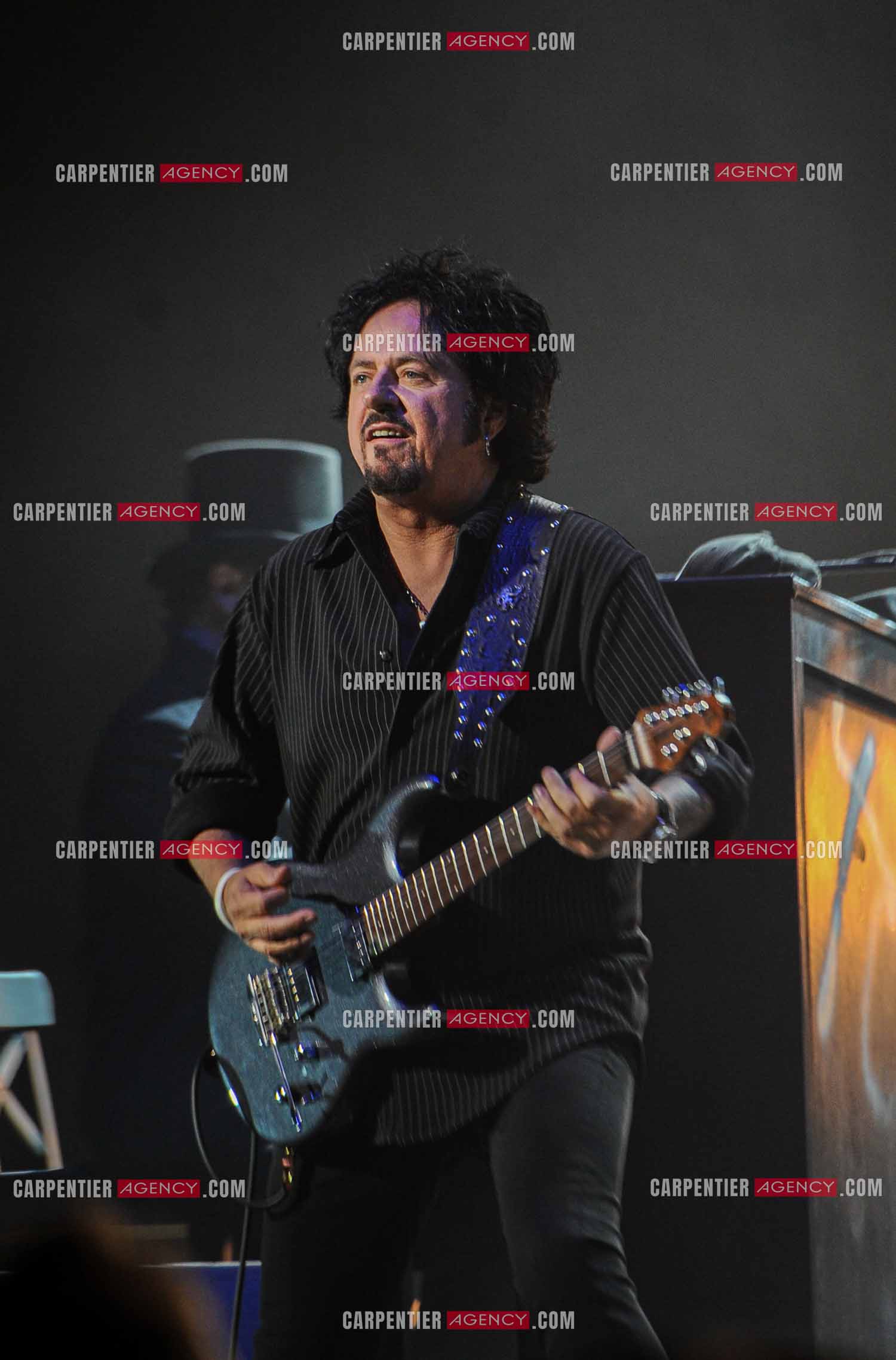 Le groupe Toto en concert au Zénith de Paris. Le guitariste du groupe, Steve Lukather.  ( Exclusif )