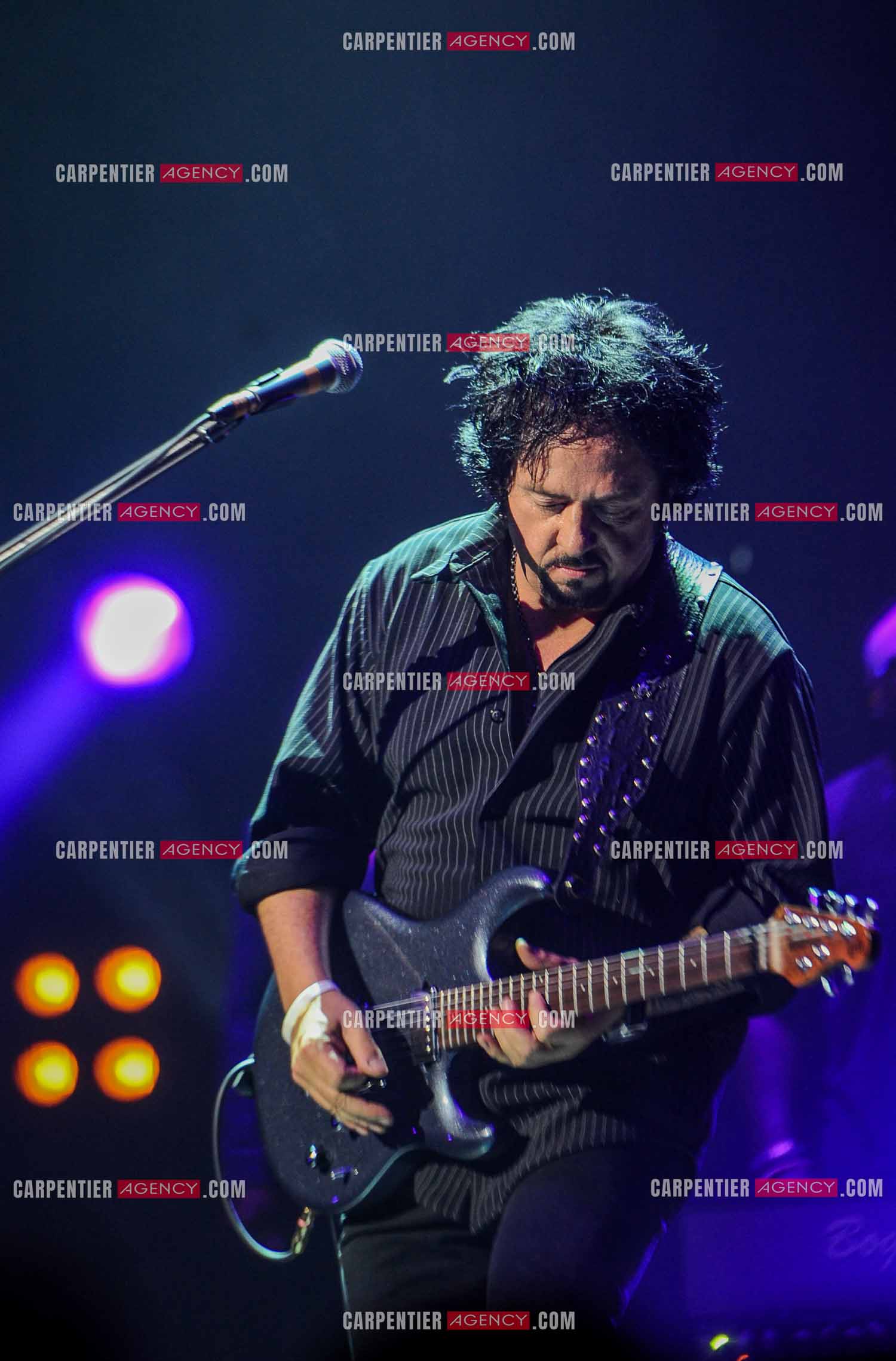 Le groupe Toto en concert au Zénith de Paris. Le guitariste du groupe, Steve Lukather.  ( Exclusif )