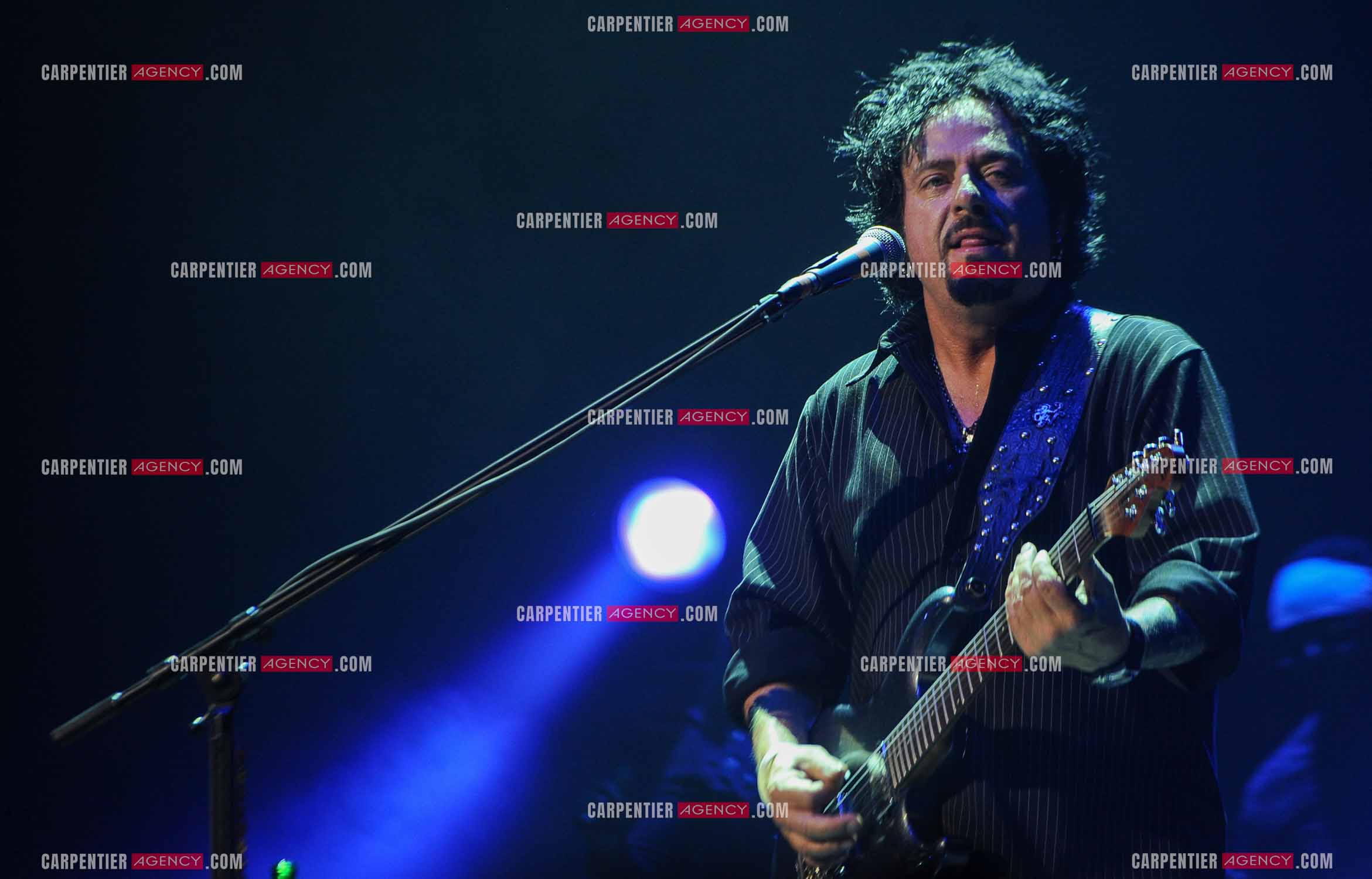 Le groupe Toto en concert au Zénith de Paris. Le guitariste du groupe, Steve Lukather.  ( Exclusif )