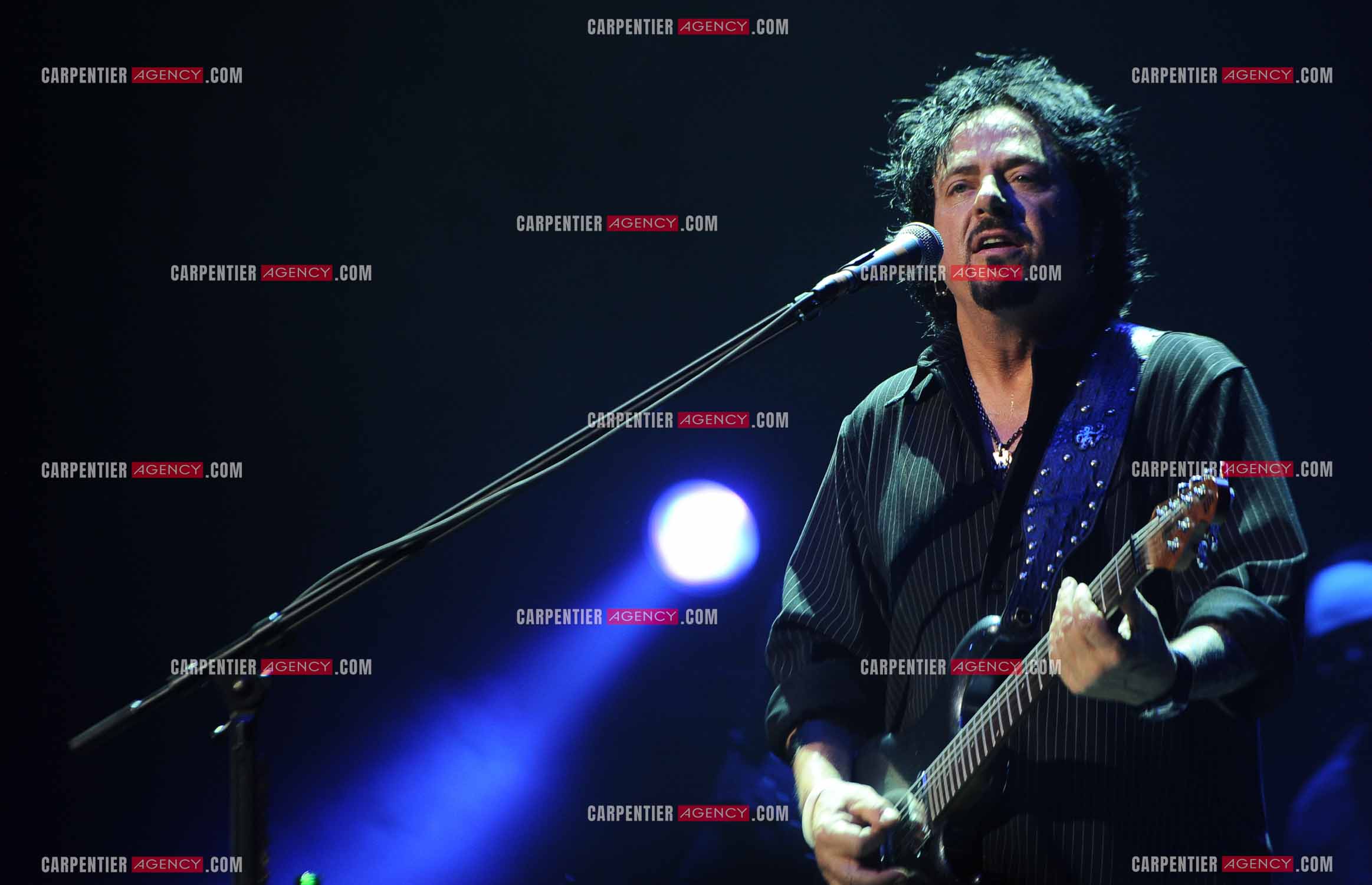 Le groupe Toto en concert au Zénith de Paris. Le guitariste du groupe, Steve Lukather.  ( Exclusif )