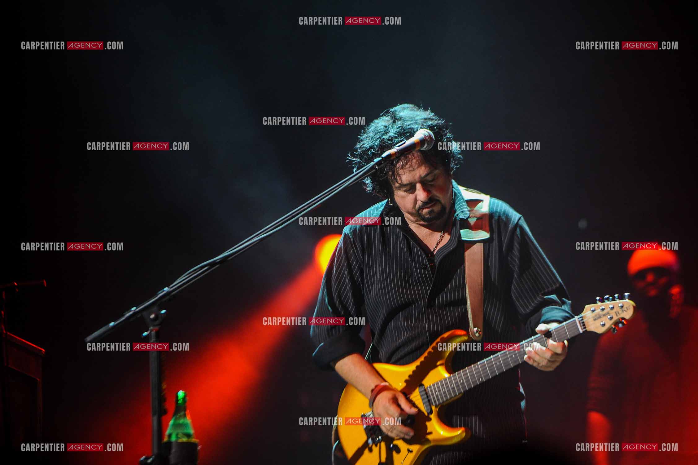 Le groupe Toto en concert au Zénith de Paris. Le guitariste du groupe, Steve Lukather.  ( Exclusif )