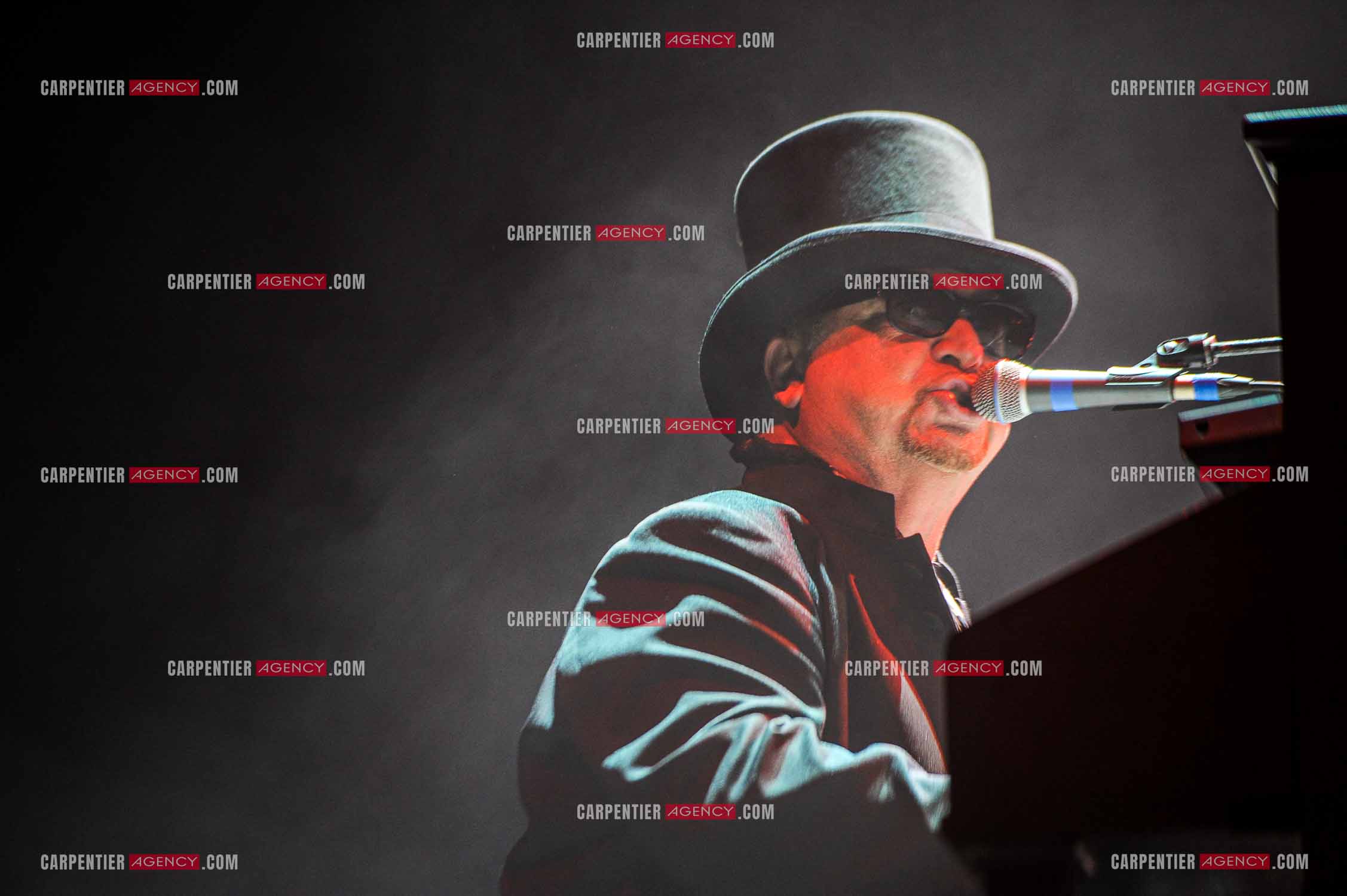 Le groupe Toto en concert au Zénith de Paris. Au clavier, David Paich. ( Exclusif )