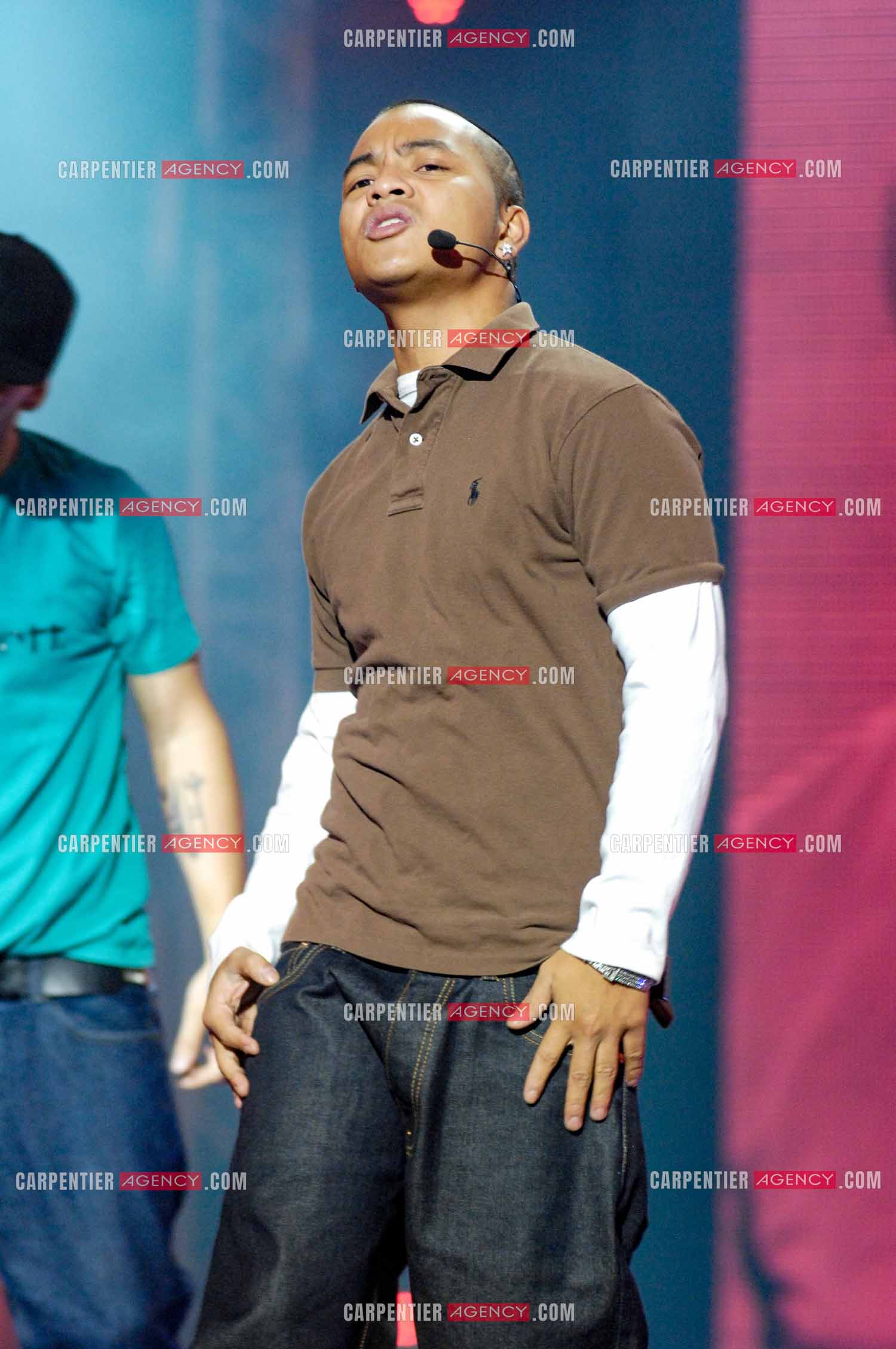 Le chanteur Willy Denzey invité de l'émission Hit Machine.    ( Exclusif )