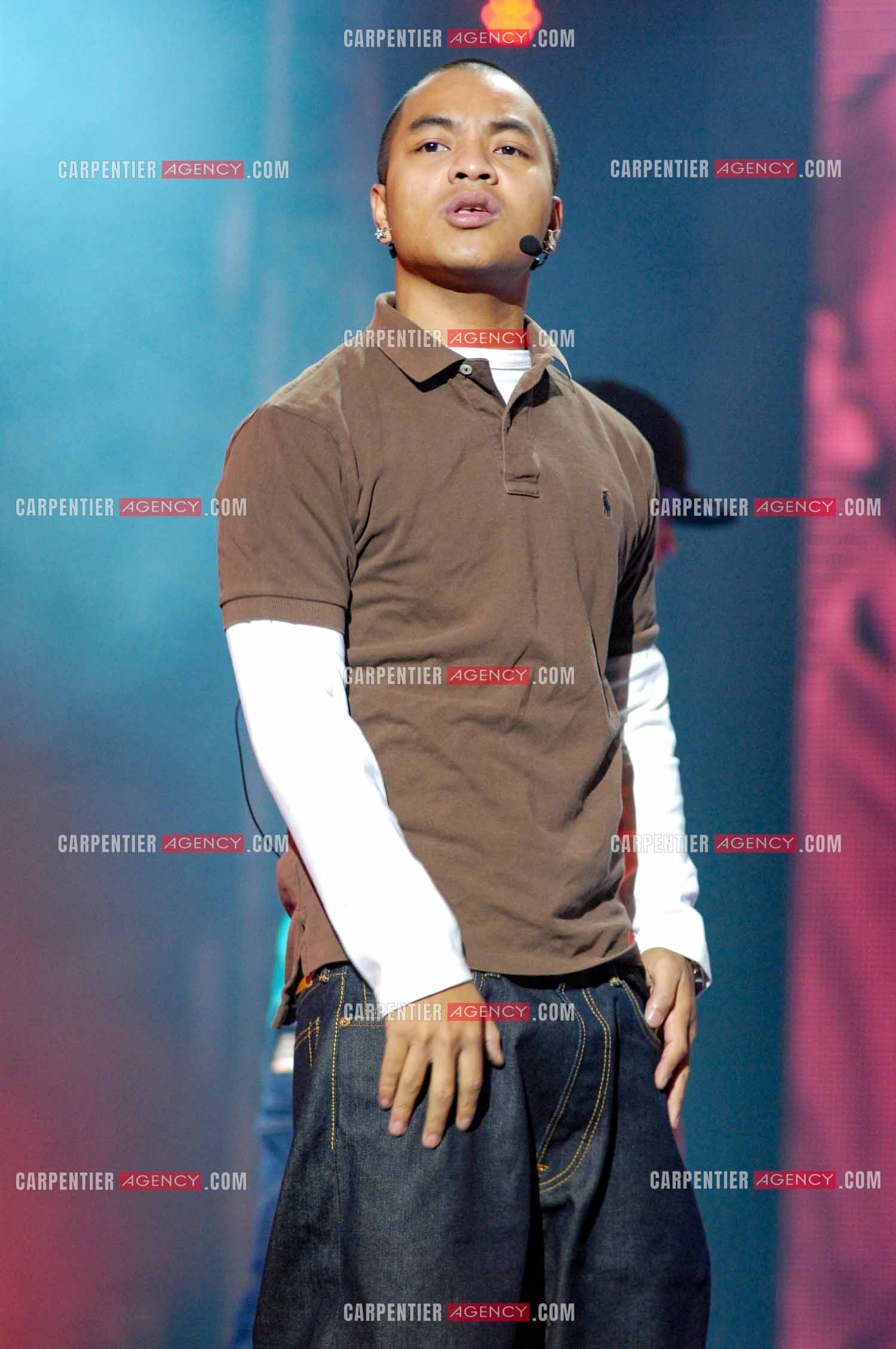 Le chanteur Willy Denzey invité de l'émission Hit Machine.    ( Exclusif )