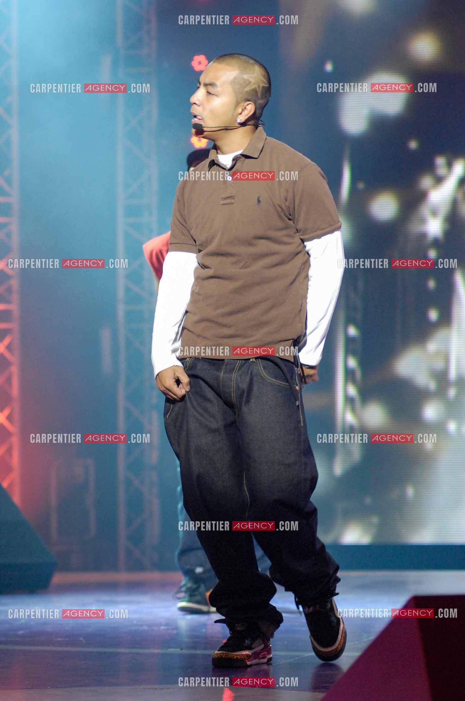 Le chanteur Willy Denzey invité de l'émission Hit Machine.    ( Exclusif )