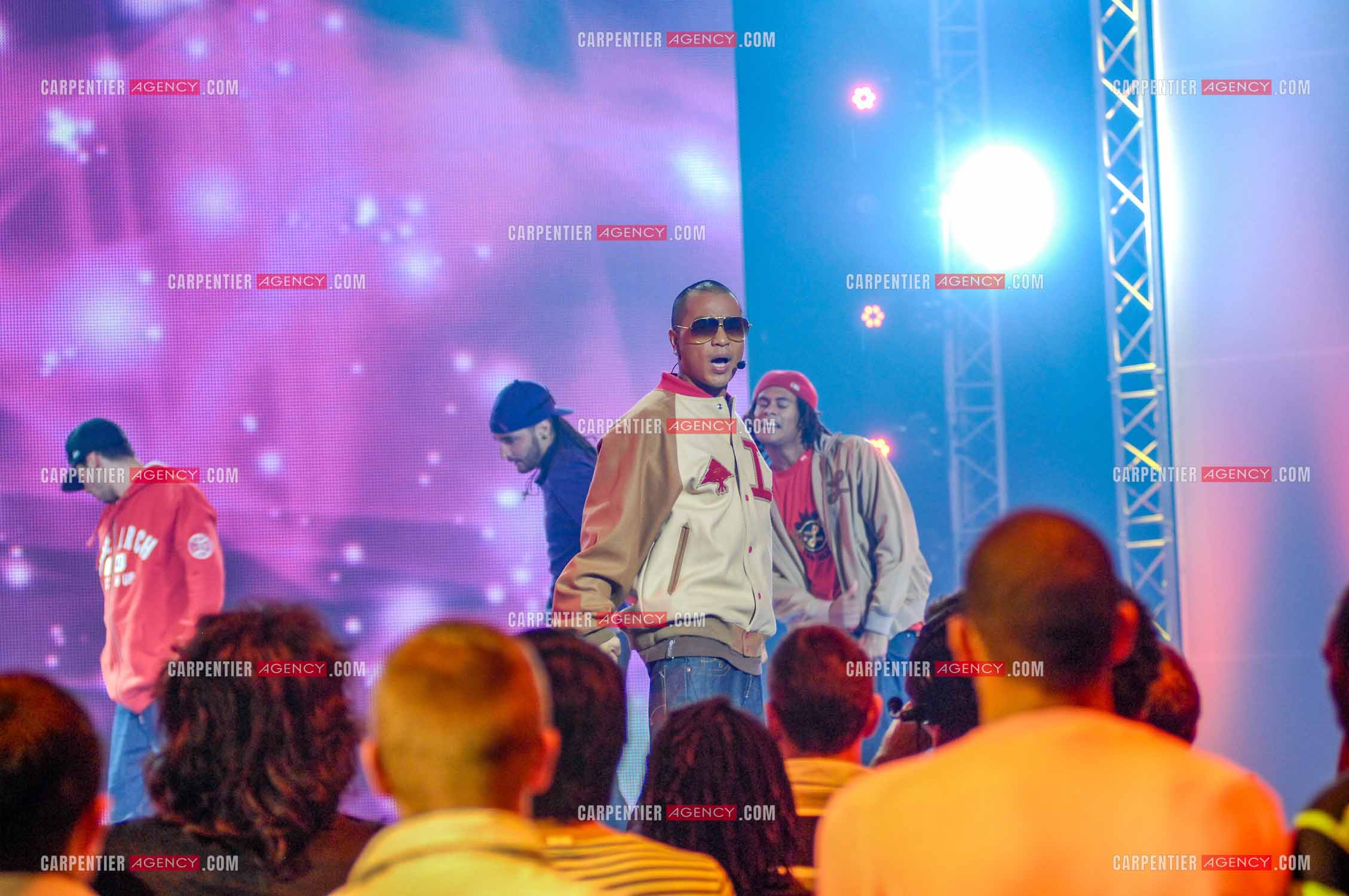 Le chanteur Willy Denzey invité de l'émission Hit Machine.    ( Exclusif )