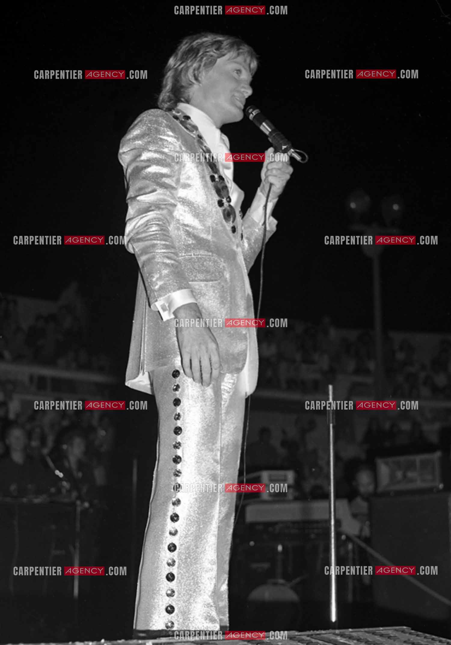Le chanteur Claude François en concert.