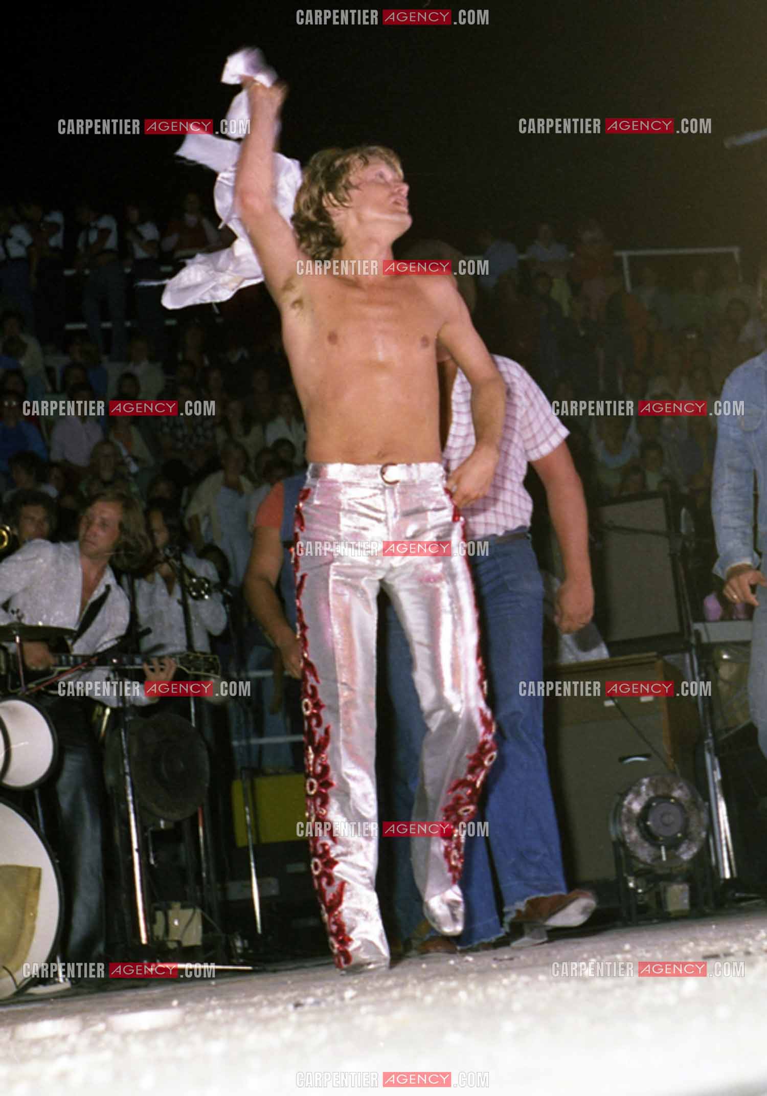 Le chanteur Claude François en concert.