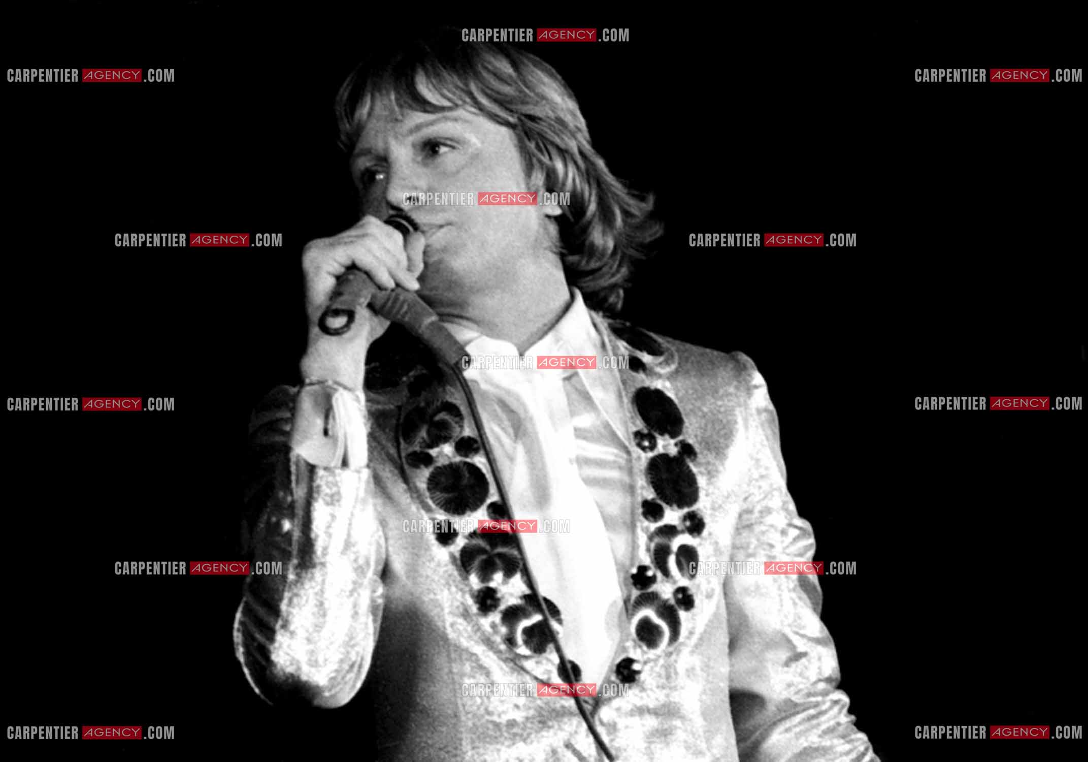 Le chanteur Claude François en concert.