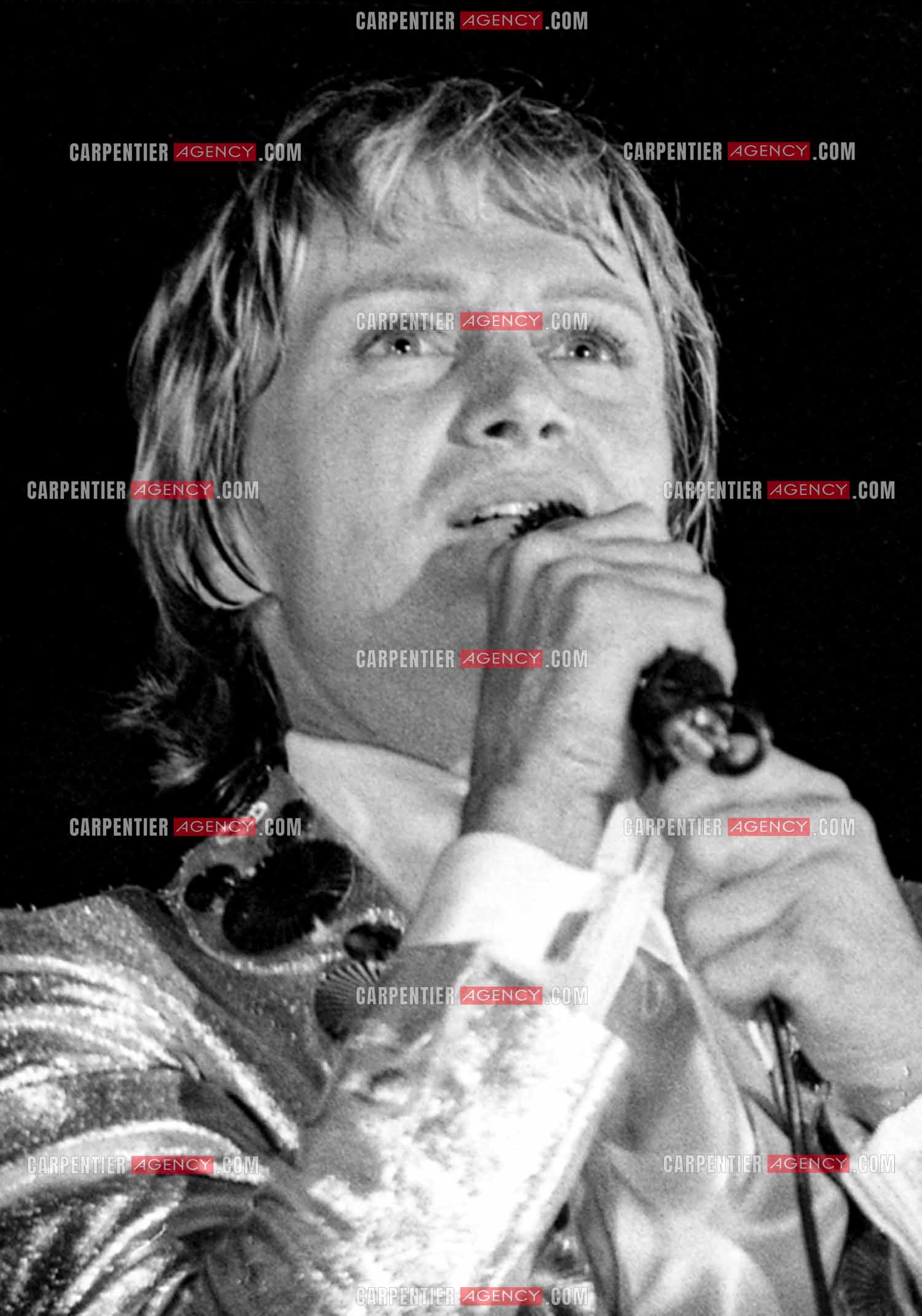 Le chanteur Claude François en concert.