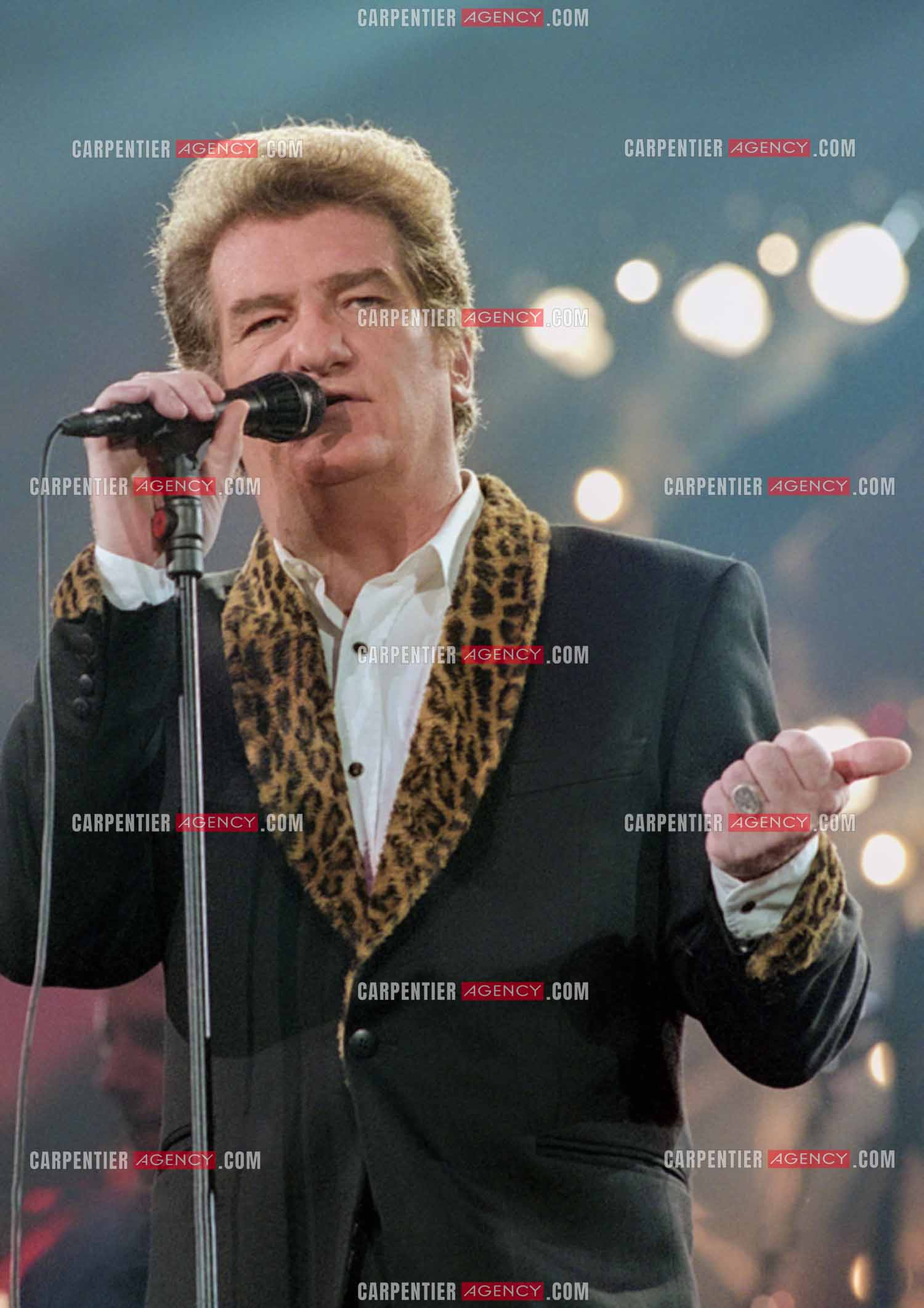 Le chanteur Eddy Mitchell en concert à l'Olympia le 29 mars 1994.