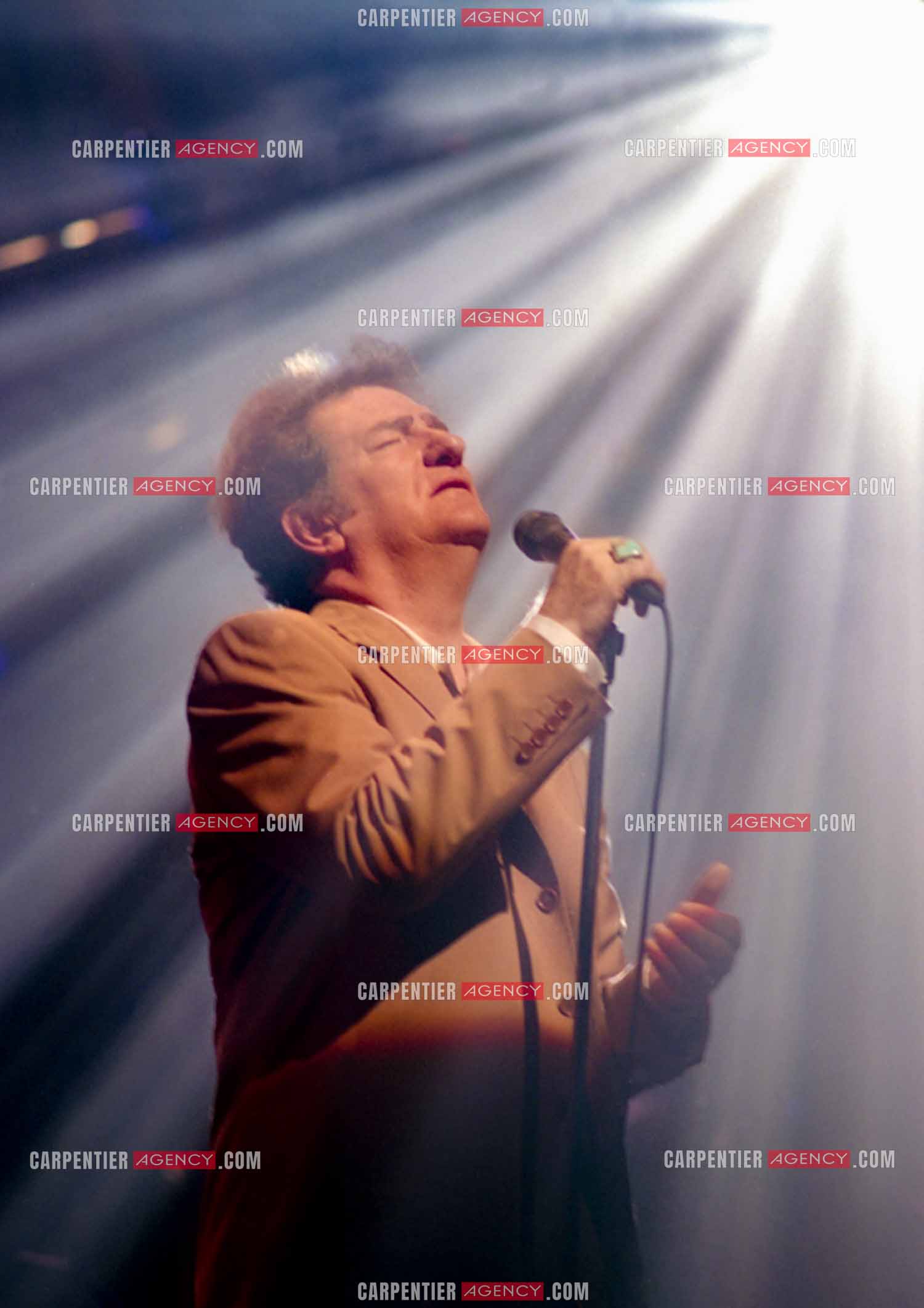 Le chanteur Eddy Mitchell en concert à l'Olympia le 29 mars 1994.