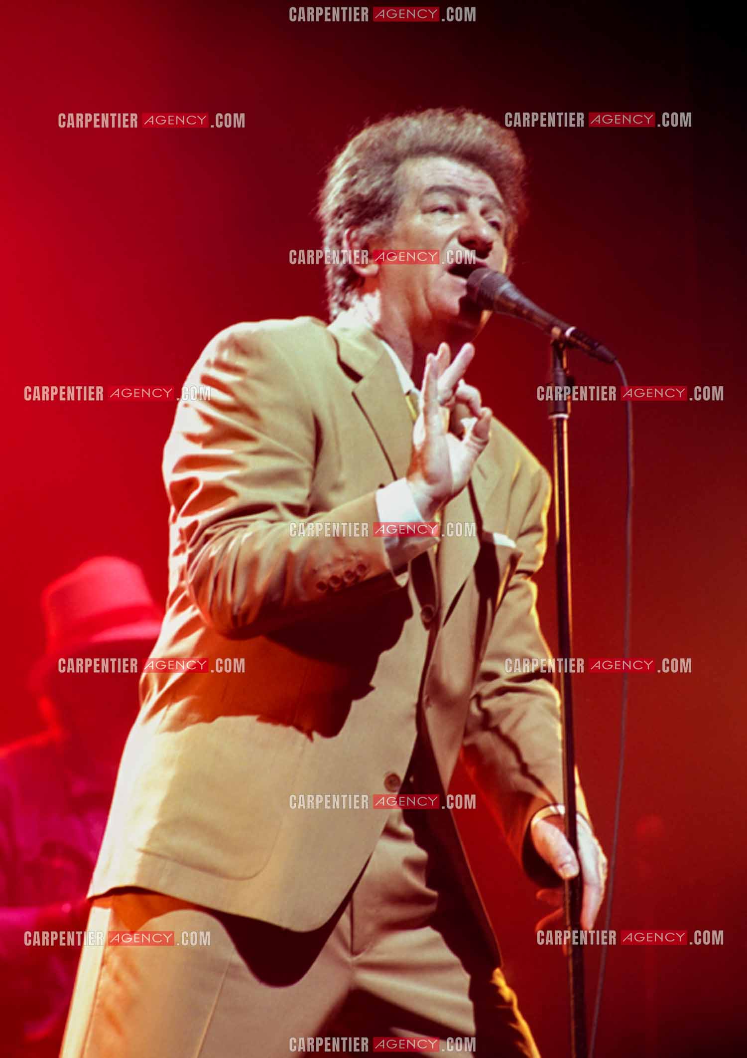 Le chanteur Eddy Mitchell en concert à l'Olympia le 29 mars 1994.