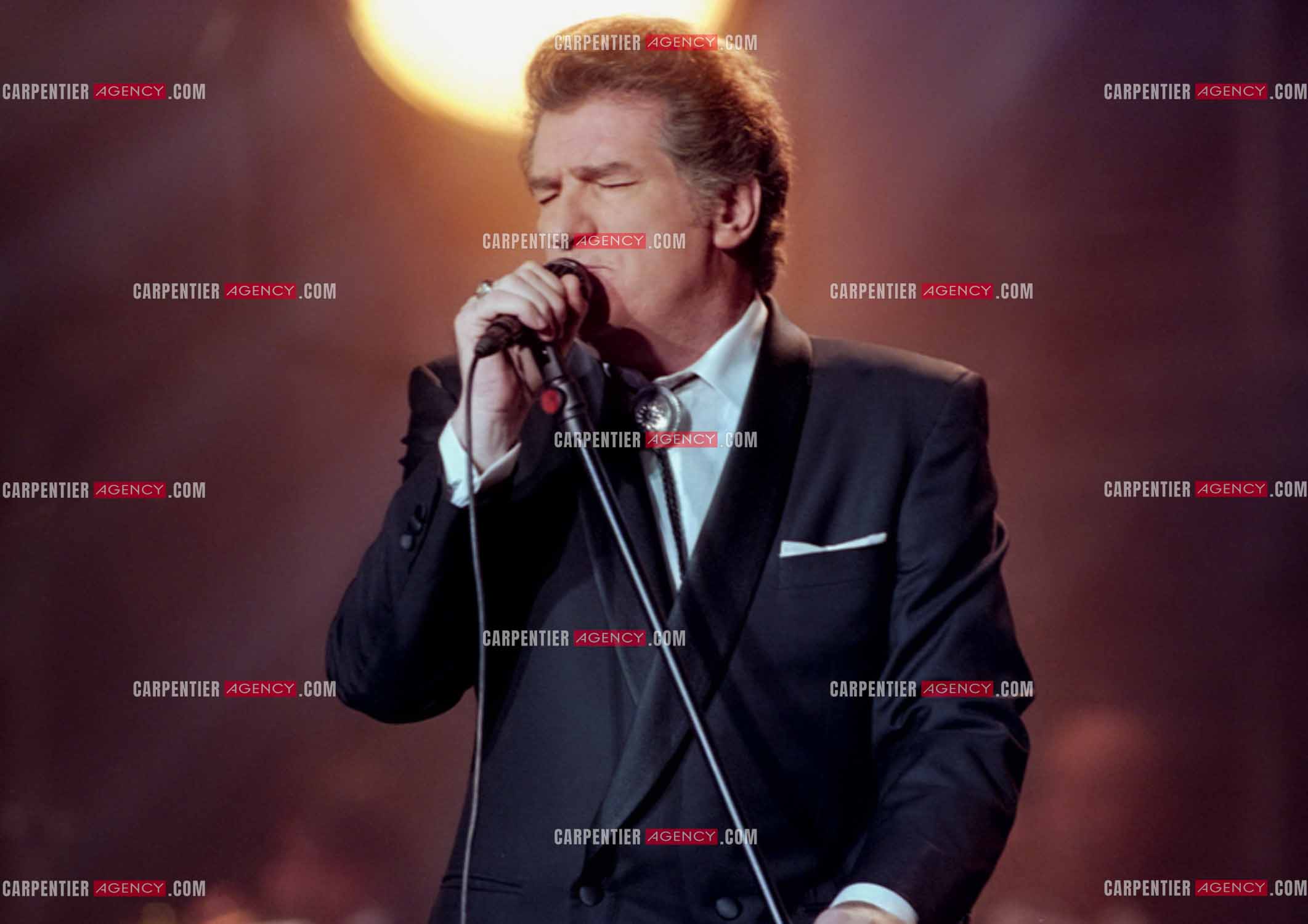 Le chanteur Eddy Mitchell en concert à l'Olympia le 29 mars 1994.