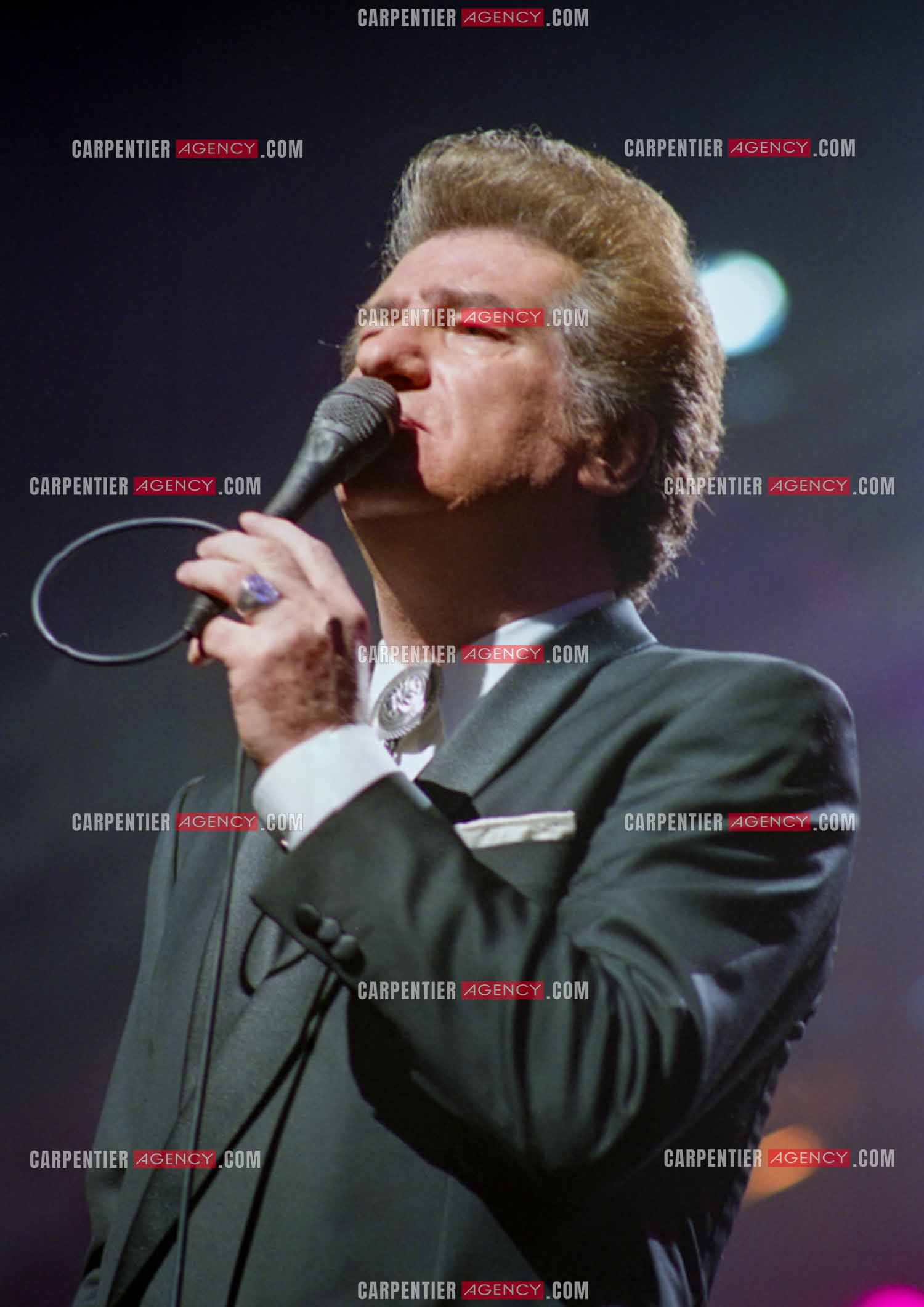 Le chanteur Eddy Mitchell en concert à l'Olympia le 29 mars 1994.