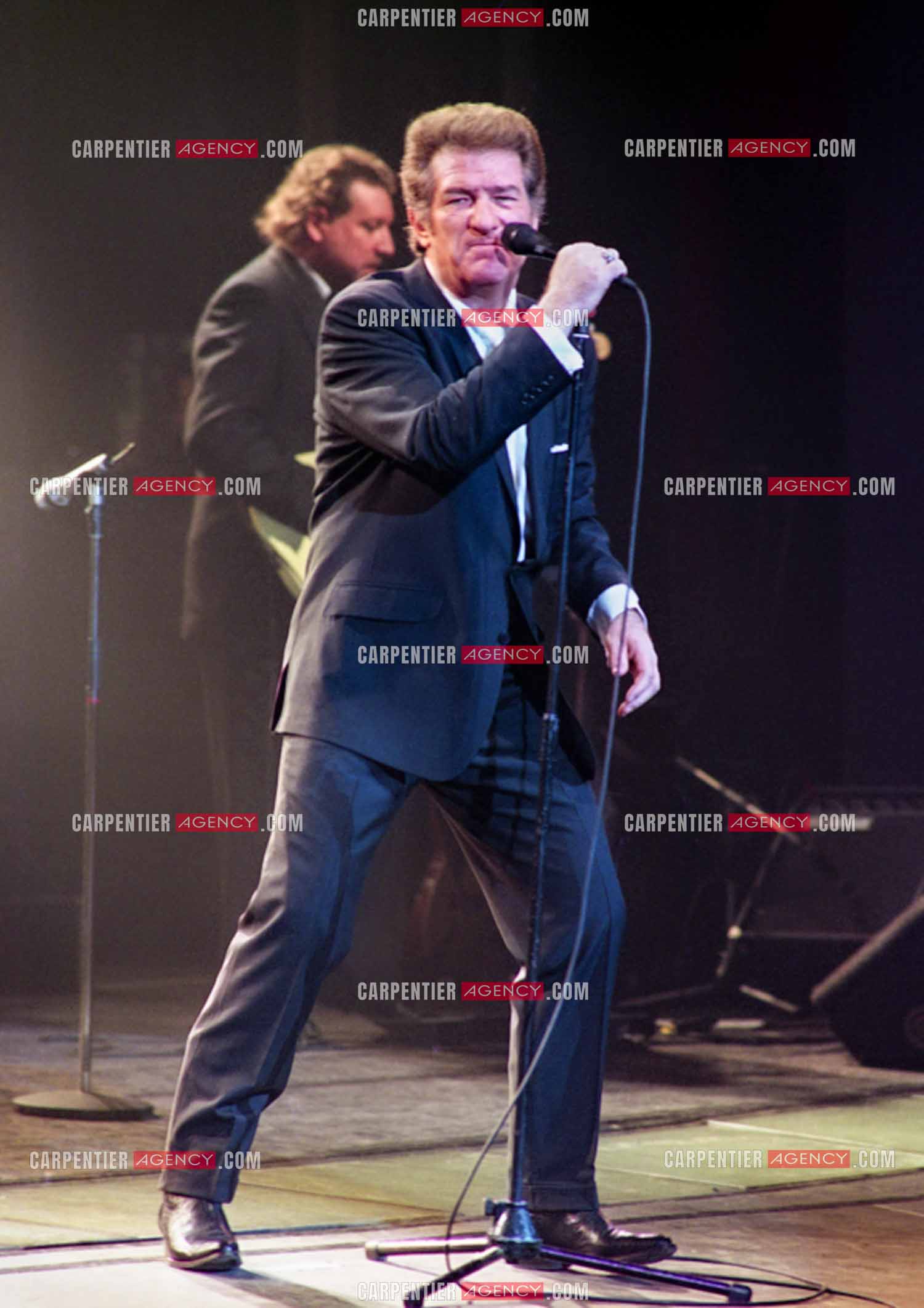Le chanteur Eddy Mitchell en concert à l'Olympia le 29 mars 1994.