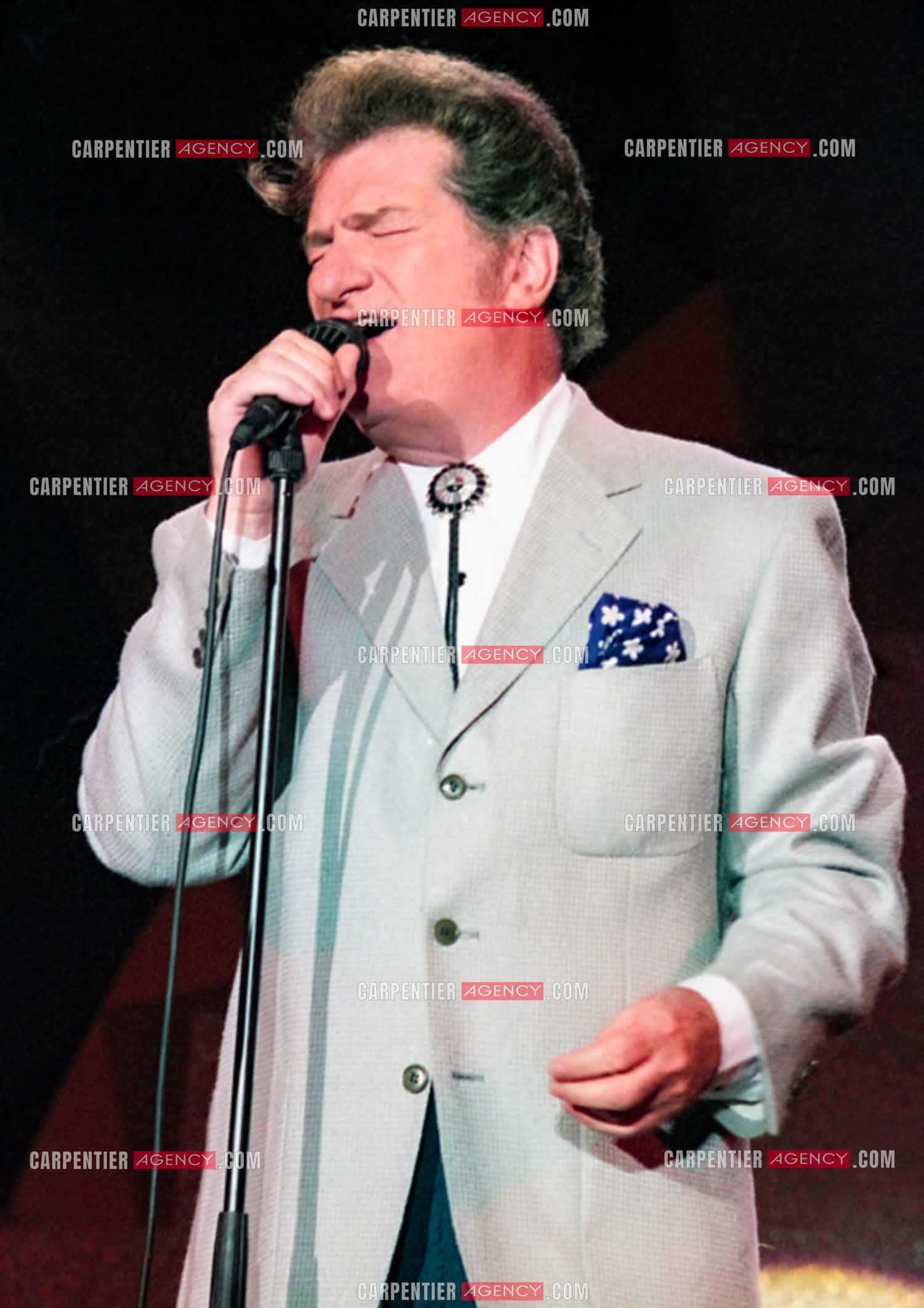 Le chanteur Eddy Mitchell en concert au Zénith de Paris du 08 au 12 février 1994.