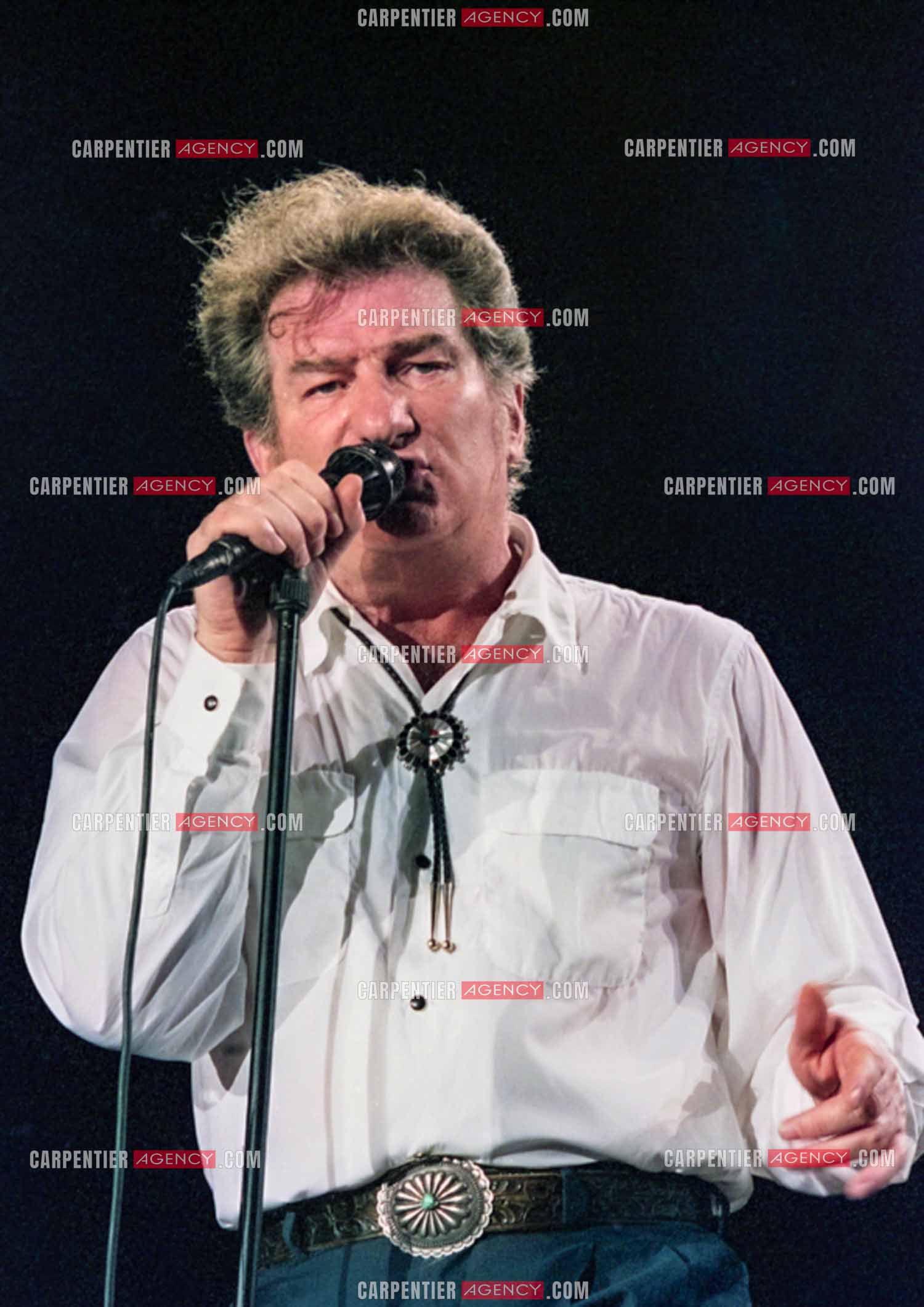 Le chanteur Eddy Mitchell en concert au Zénith de Paris du 08 au 12 février 1994.