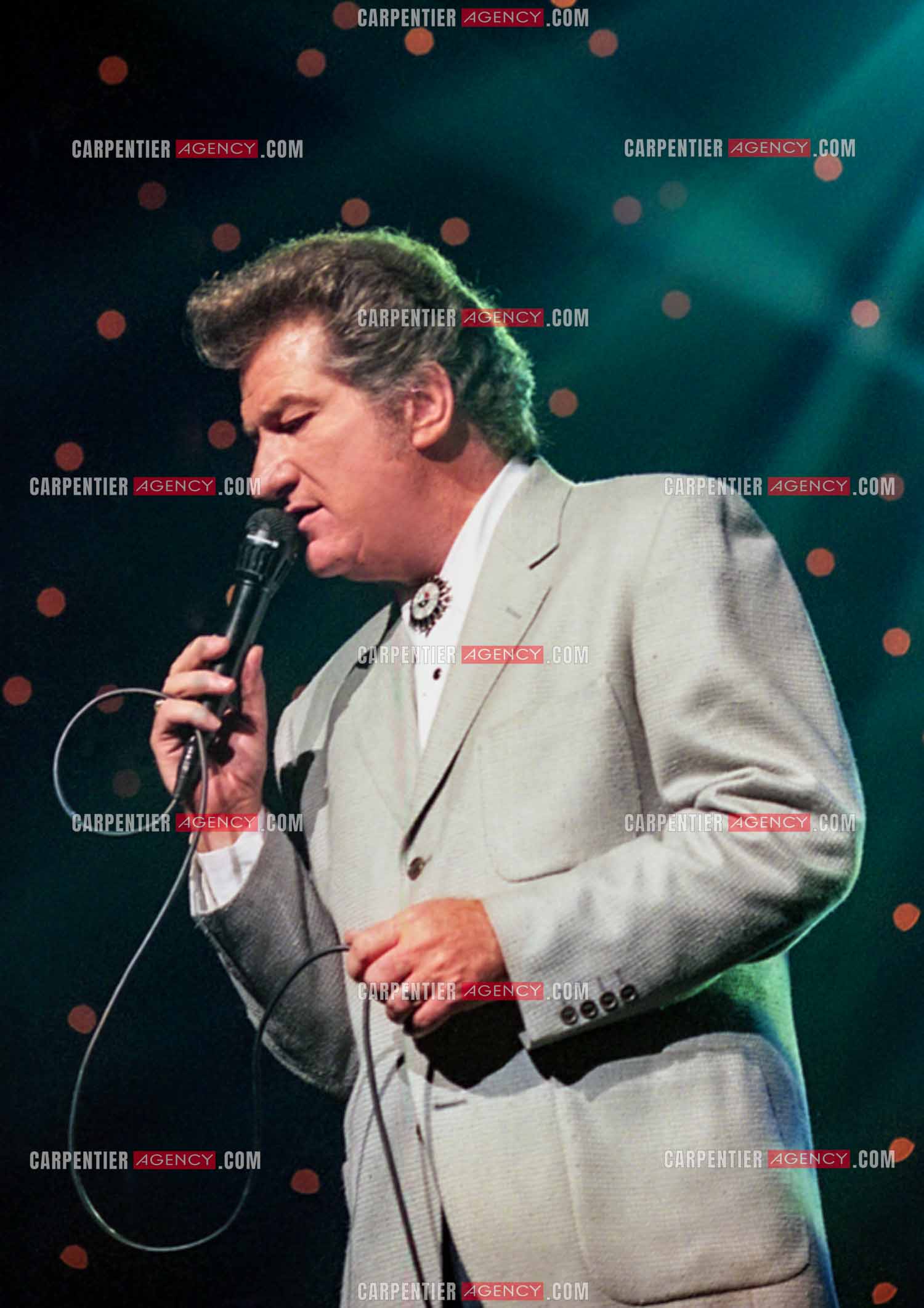 Le chanteur Eddy Mitchell en concert au Zénith de Paris du 08 au 12 février 1994.