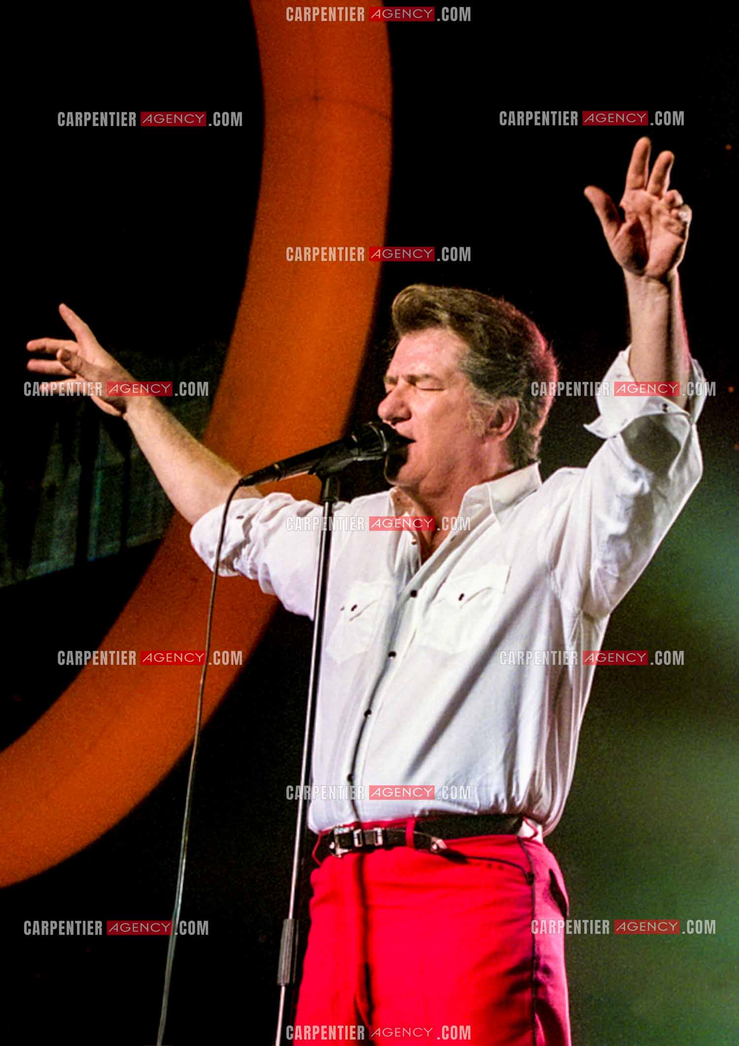 Le chanteur Eddy Mitchell en concert au POPB de Paris Bercy. Le big band d'Eddy Mitchell. Mr Eddy 1997