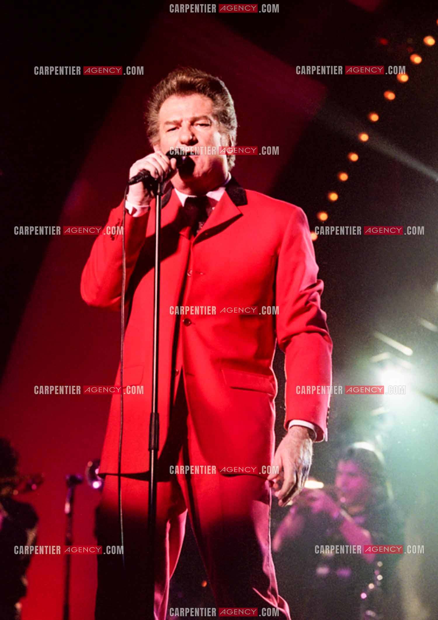 Le chanteur Eddy Mitchell en concert au POPB de Paris Bercy. Le big band d'Eddy Mitchell. Mr Eddy 1997