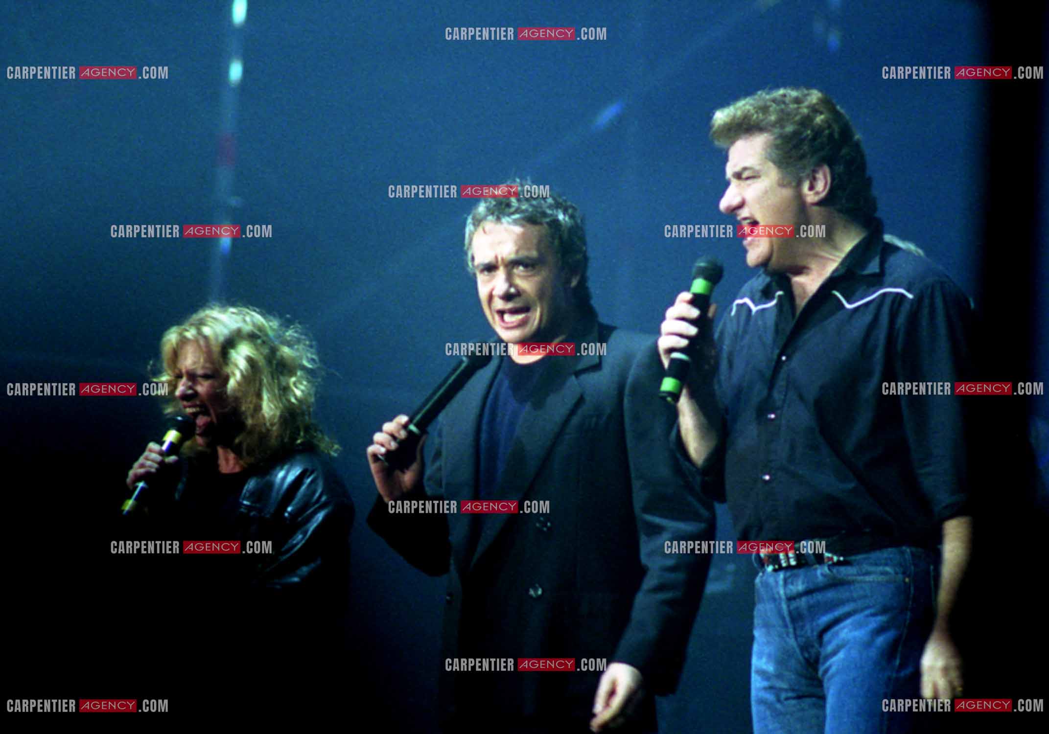 Véronique Sanson, Michel Sardou et Eddy Mitchell lors du concert des restos du coeur à Lyon.  ( Exclusif )