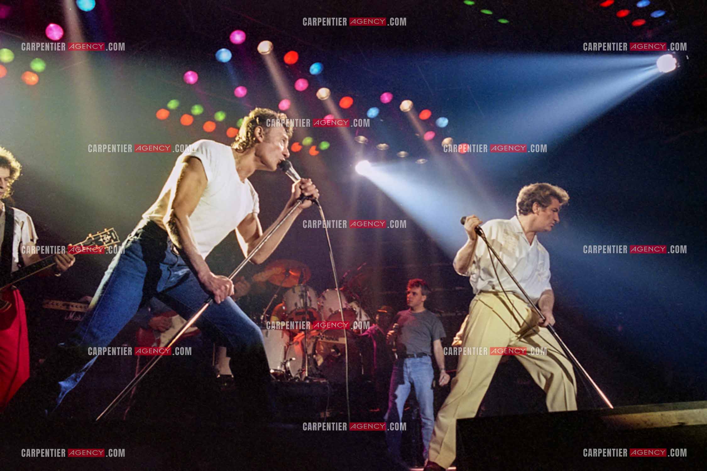 Le chanteur Eddy Mitchell sur la scène du Zénith de Paris pour un duo avec son ami Johnny Hallyday.  ( Exclusif )