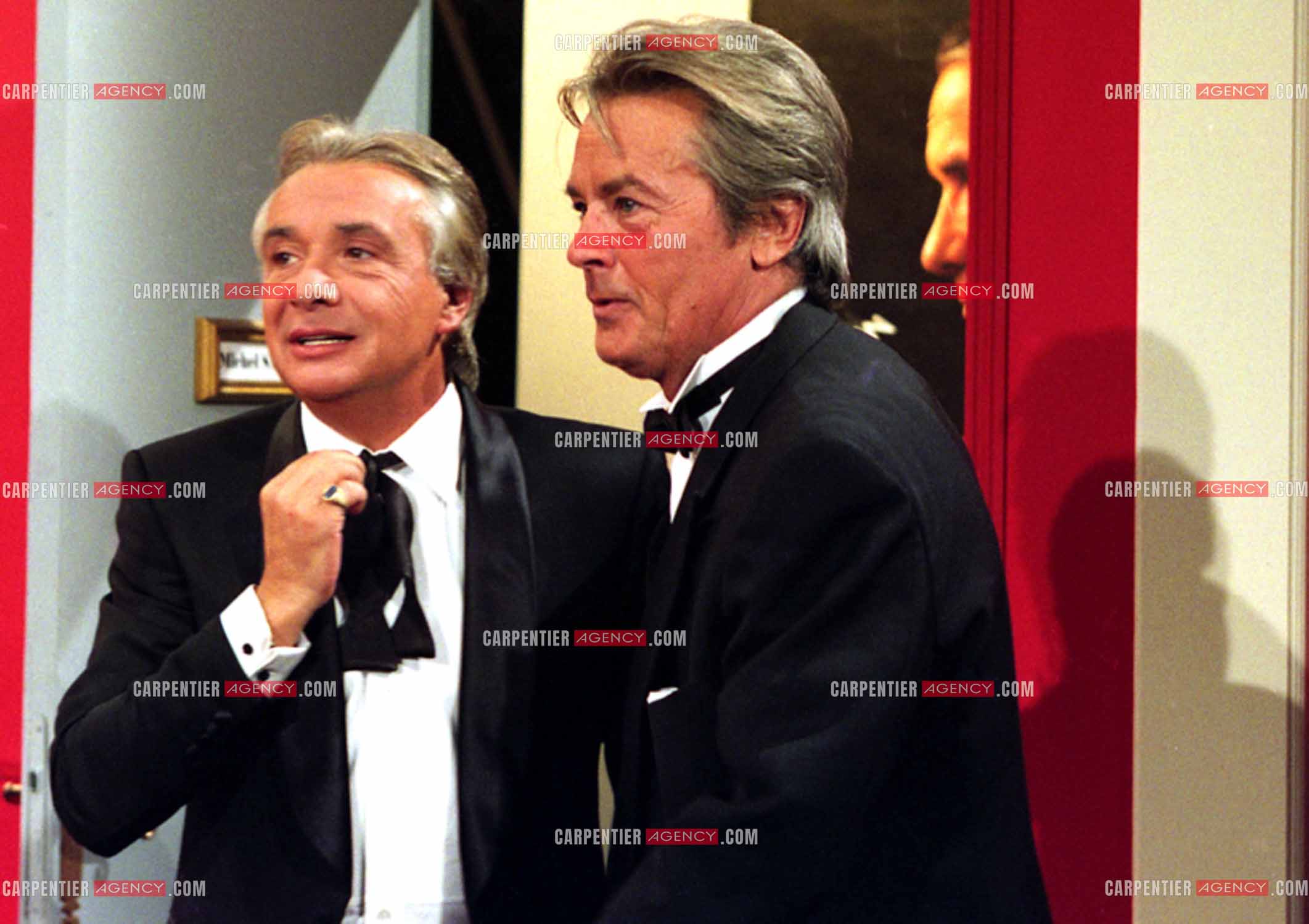 L'acteur Alain Delon invité dans l'émission spéciale Michel Sardou en 1997.      ( Exclusif )