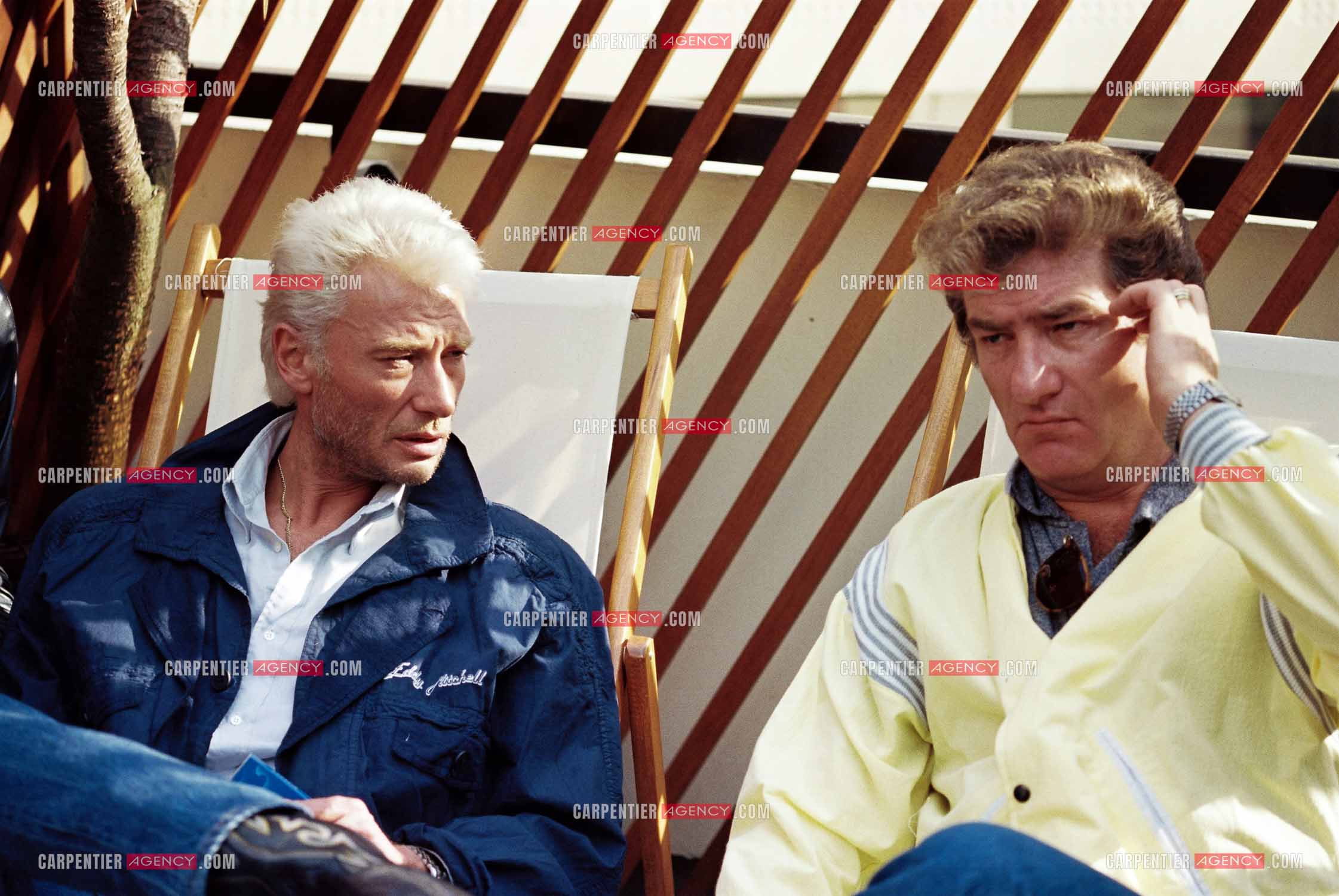 Les chanteurs Johnny Hallyday et Eddy Mitchell inaugurent la boutique des Stars au centre Beaugrenelle à Paris.