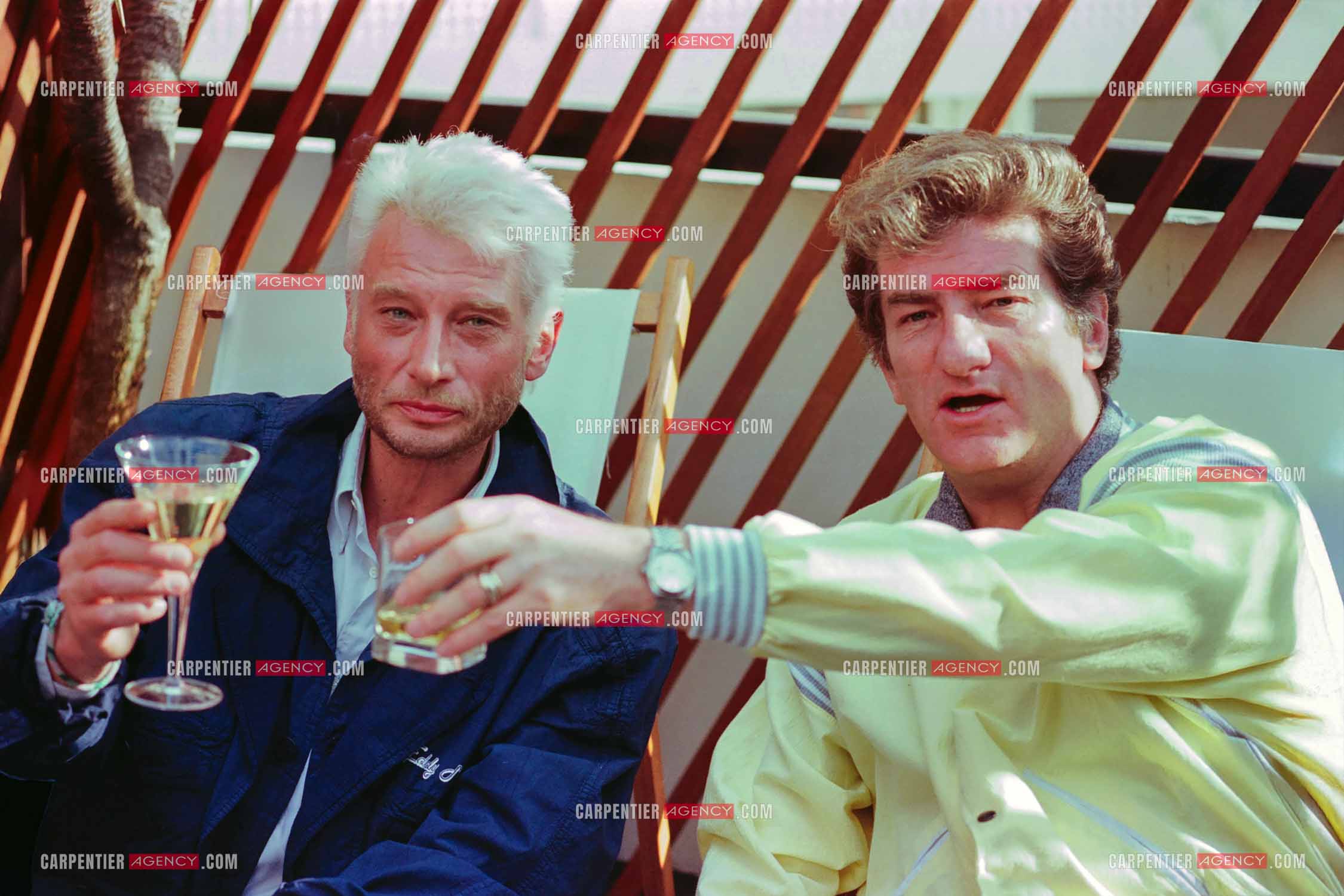 Les chanteurs Johnny Hallyday et Eddy Mitchell inaugurent la boutique des Stars au centre Beaugrenelle à Paris.