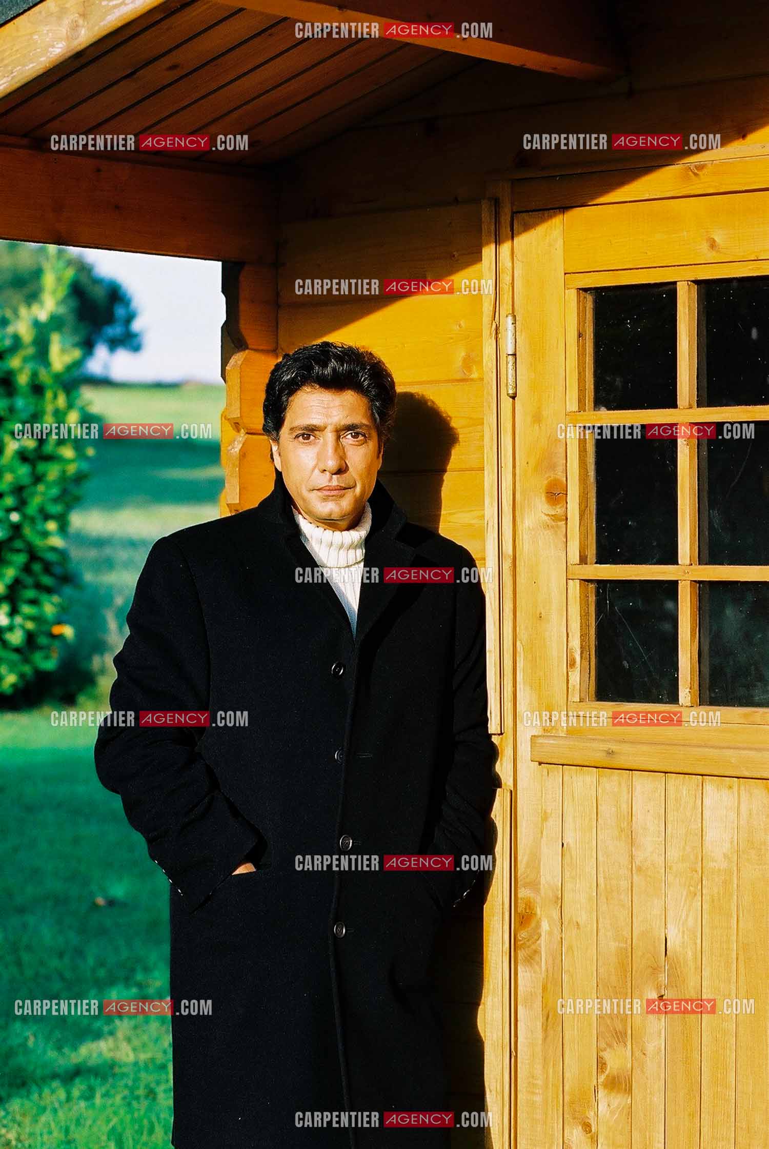 Le chanteur Frédéric François dans sa résidence privée en Belgique.  ( Exclusif )