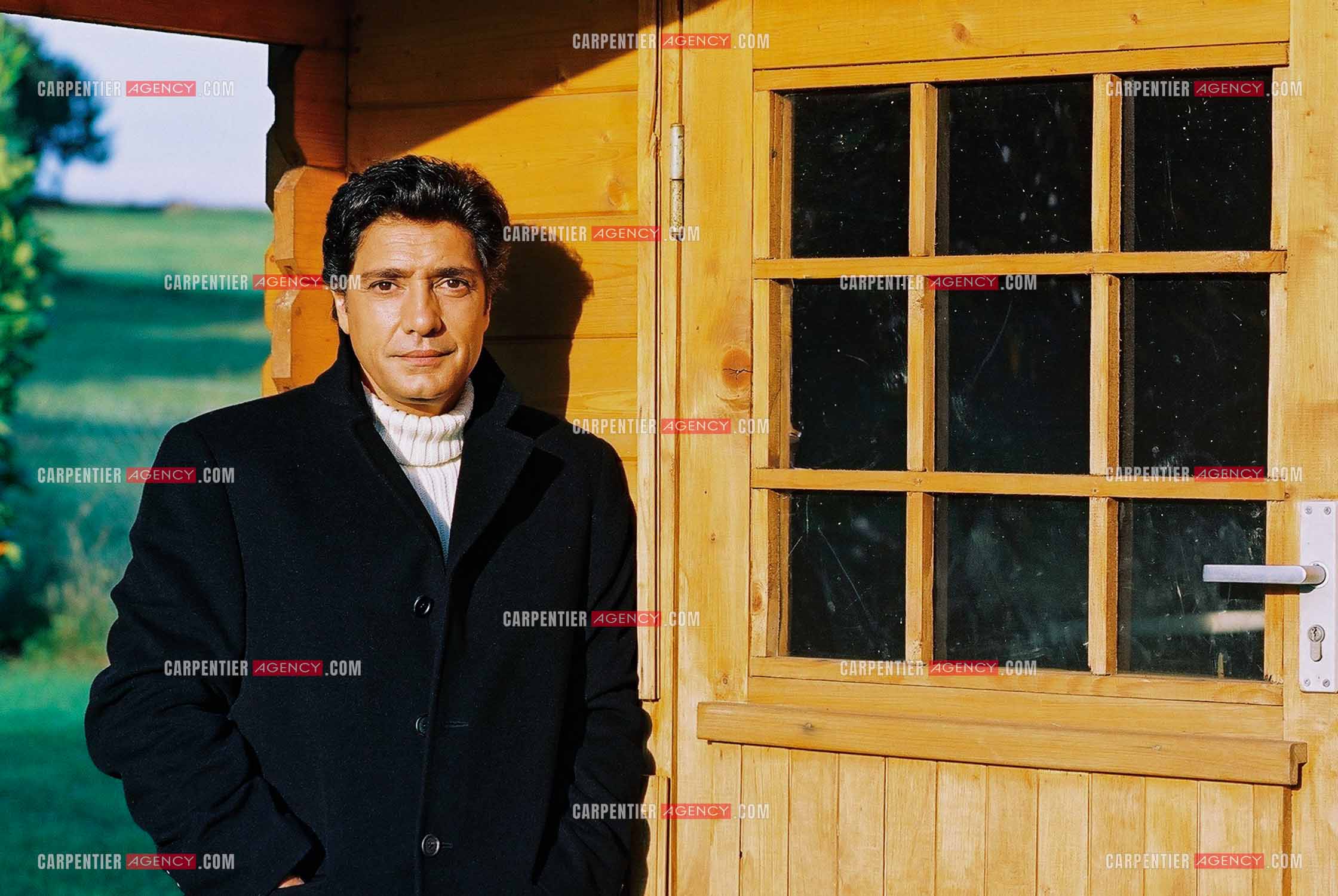 Le chanteur Frédéric François dans sa résidence privée en Belgique.  ( Exclusif )