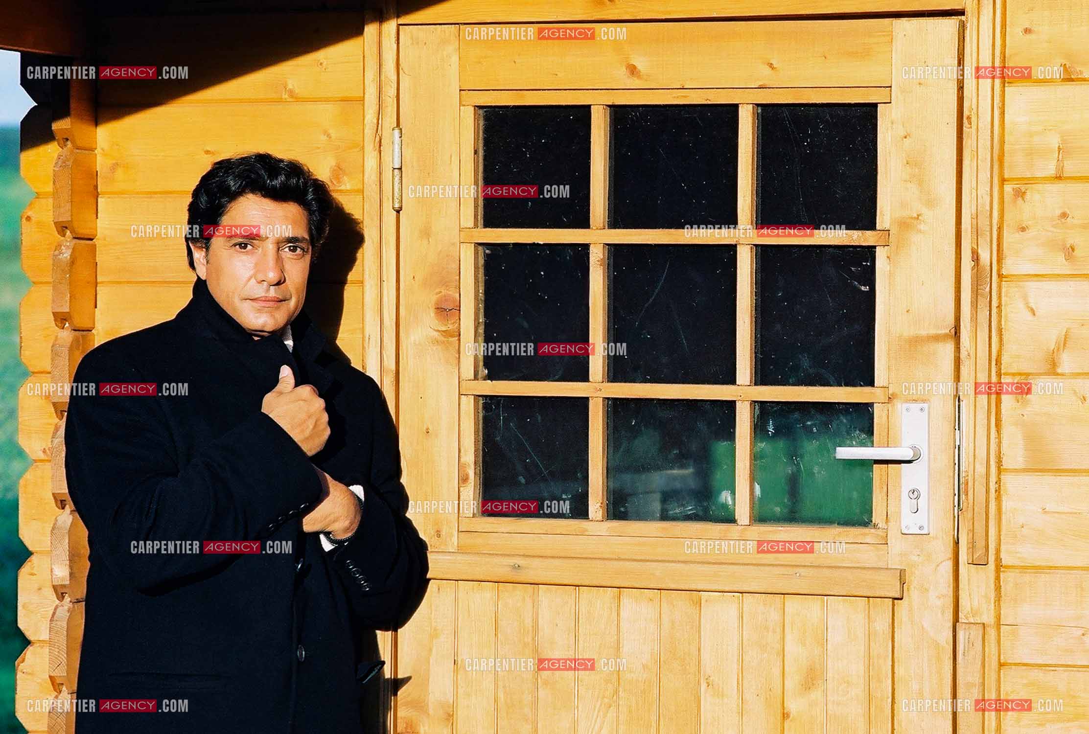 Le chanteur Frédéric François dans sa résidence privée en Belgique.  ( Exclusif )