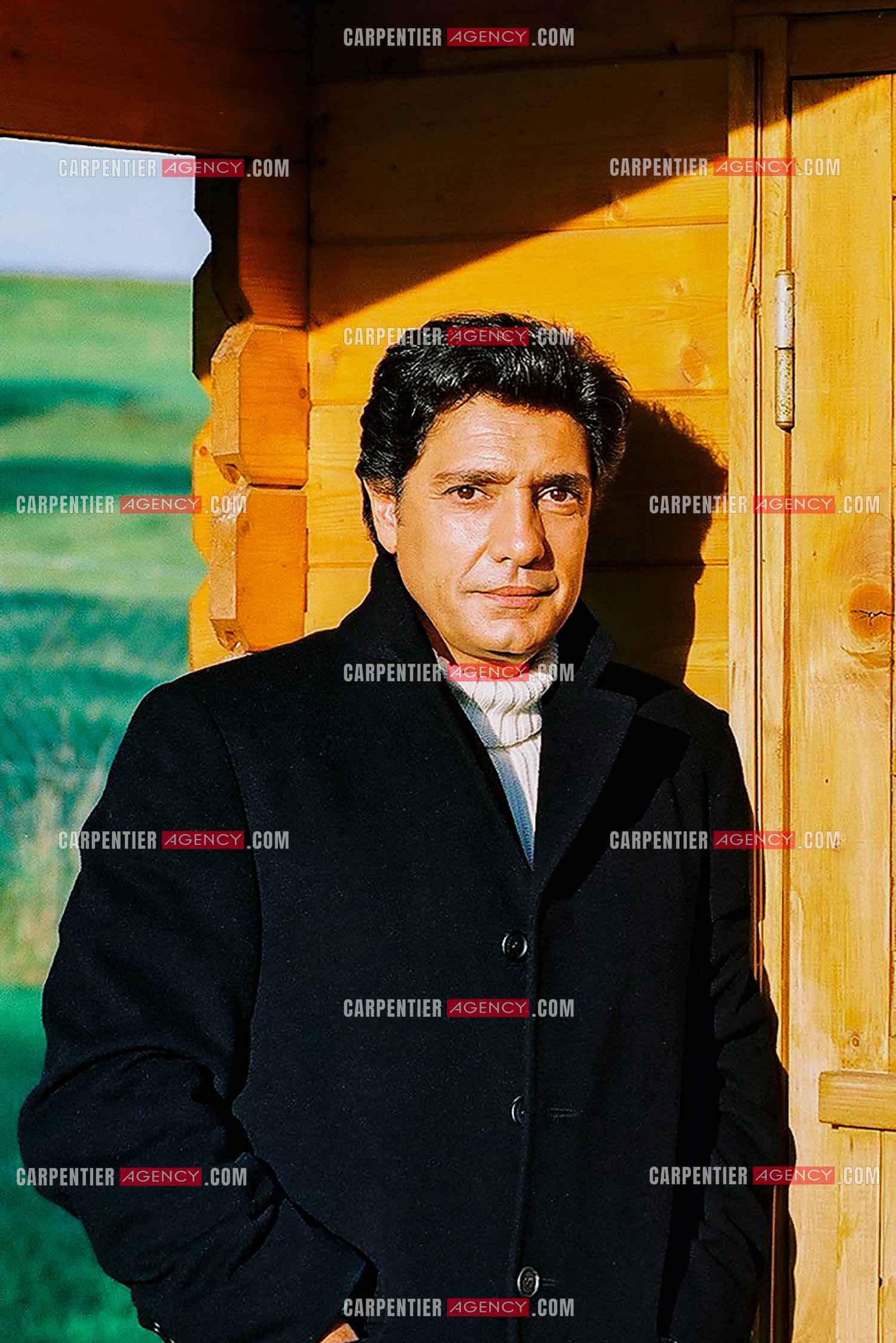 Le chanteur Frédéric François dans sa résidence privée en Belgique.  ( Exclusif )