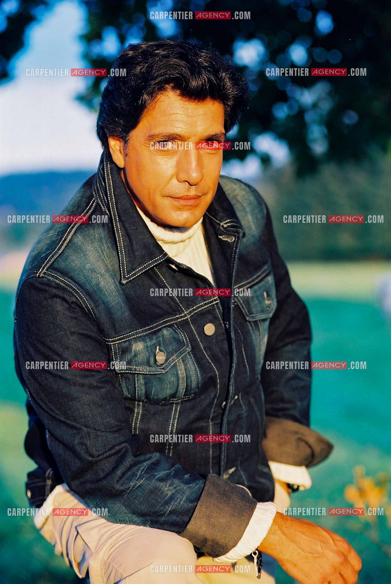 Le chanteur Frédéric François dans sa résidence privée en Belgique.  ( Exclusif )