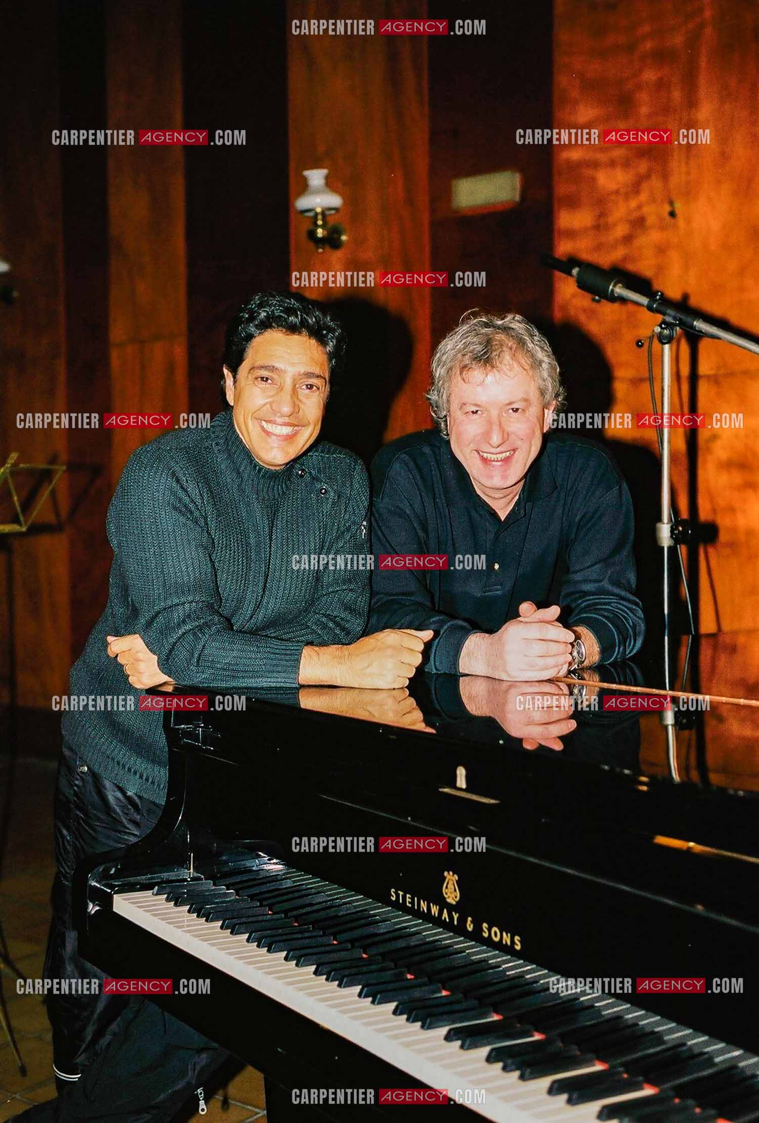 Le chanteur Frédéric François en studio avec l'auteur-compositeur français Jean-Michel Bériat.  ( Exclusif )