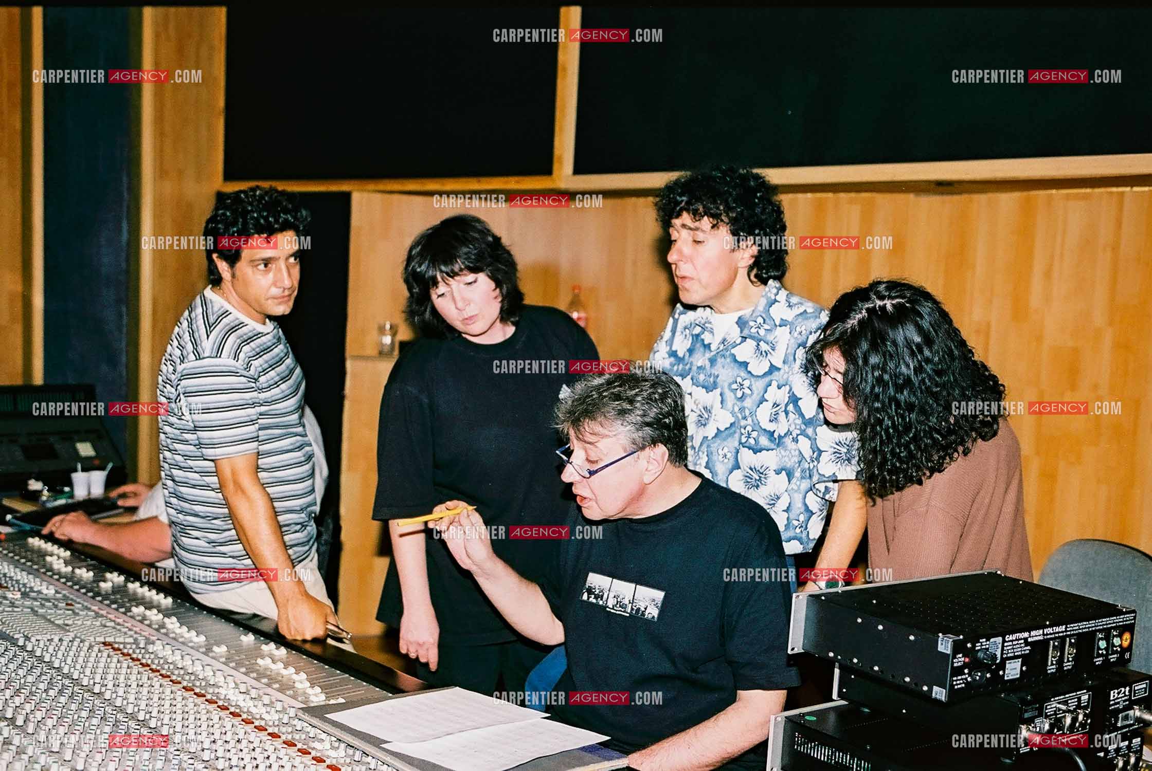 Le chanteur Frédéric François en studio avec les choristes les frères Costa.  ( Exclusif )