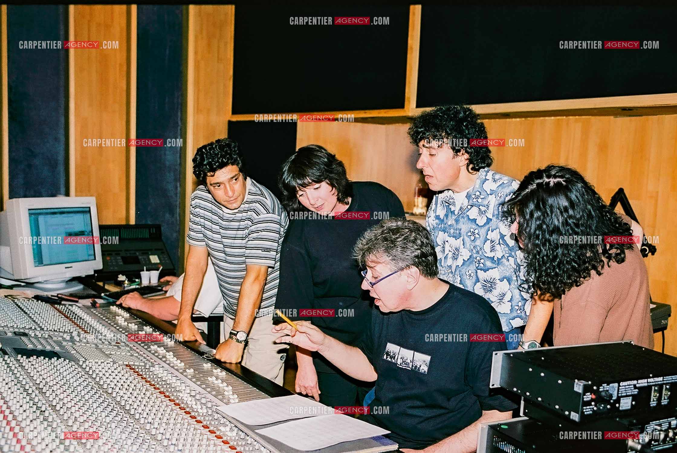 Le chanteur Frédéric François en studio avec les choristes les frères Costa.  ( Exclusif )