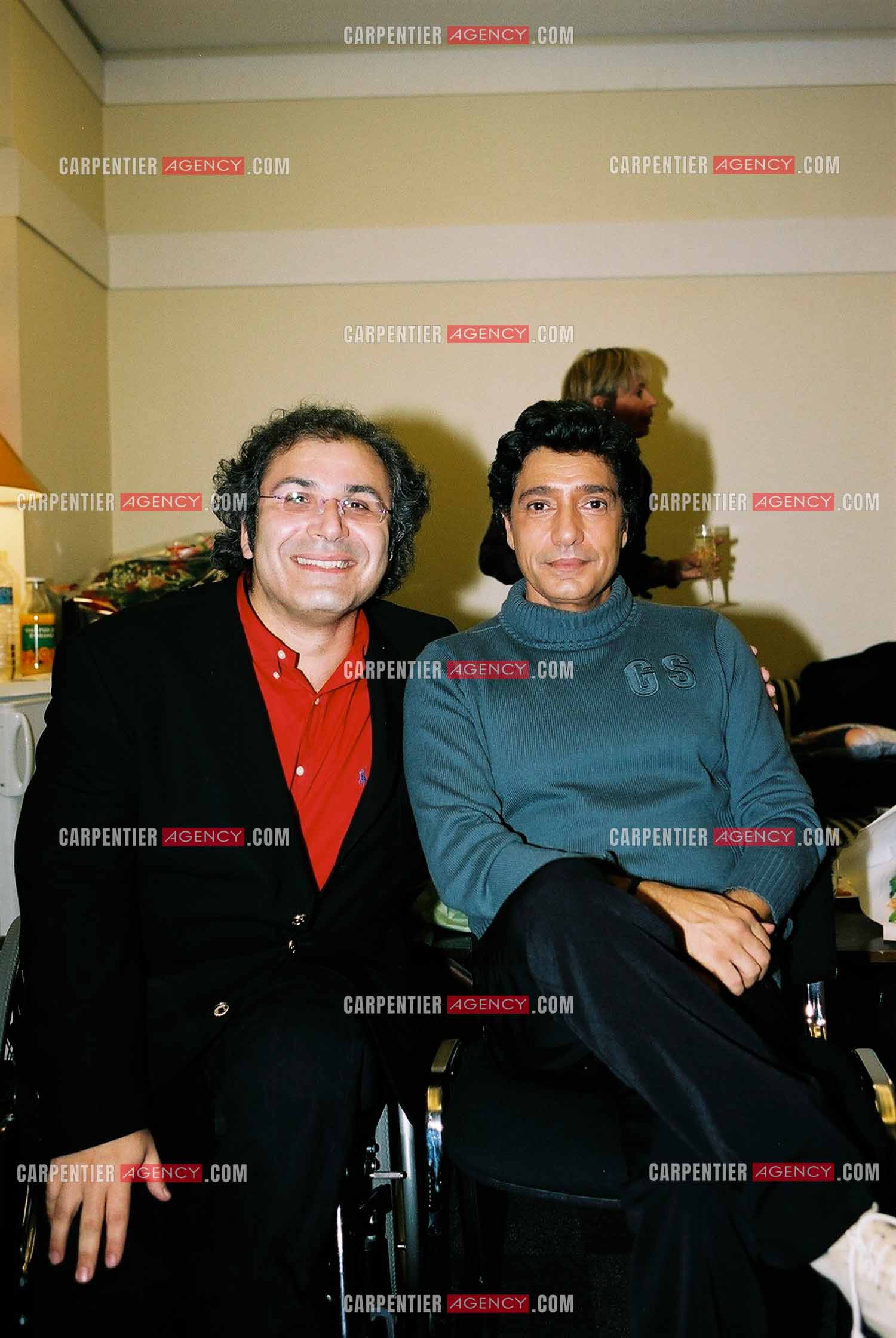 Le chanteur Frédéric François lors de son passage à l'Olympia en 2002. Frédéric et son parolier Frédéric Zeitoun. ( Exclusif )