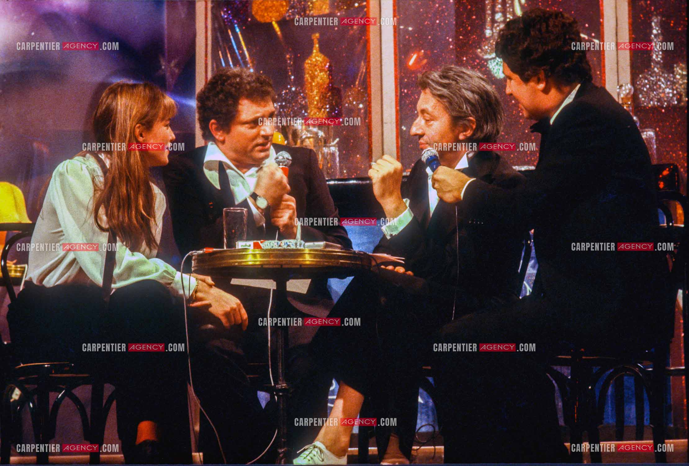 Le chanteur Serge Gainsbourg et sa femme Jeanne Birkin invités par Jacques Martin et Stéphane Collaro dans l'émission “ LE PETIT RAPPORTEUR “. ( Exclusif )