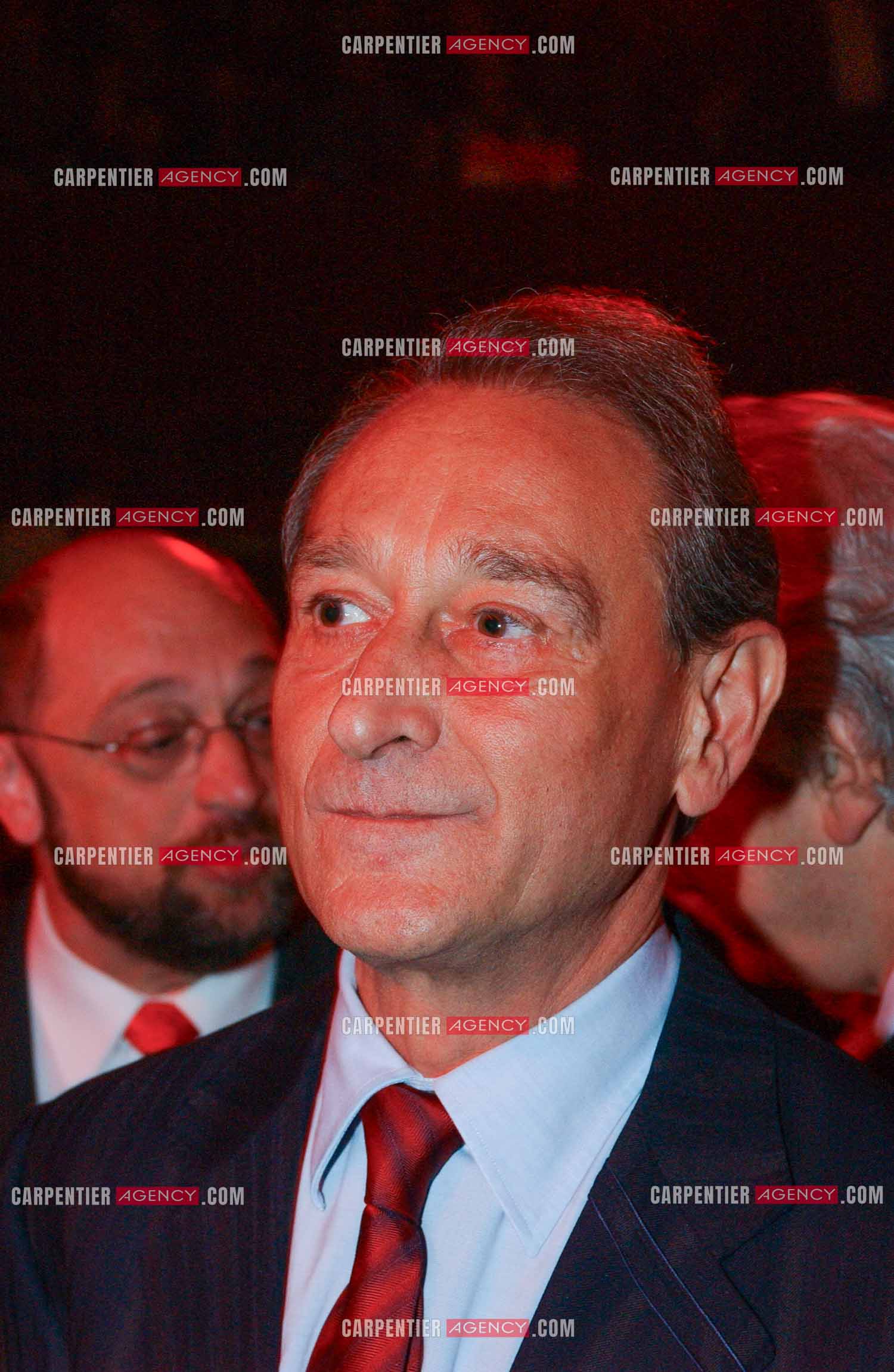 Grand meeting " OUI A L'EUROPE SOCIALE “ à Paris réunissant la Gauche le 18 Mai 2005. Bertrand Delanoë.