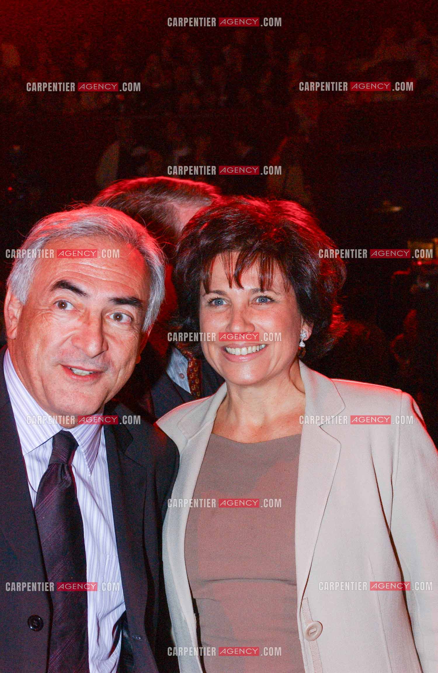Grand meeting " OUI A L'EUROPE SOCIALE “ à Paris réunissant la Gauche le 18 Mai 2005. Dominique Strauss-Kahn et sa femme Anne Sinclair.