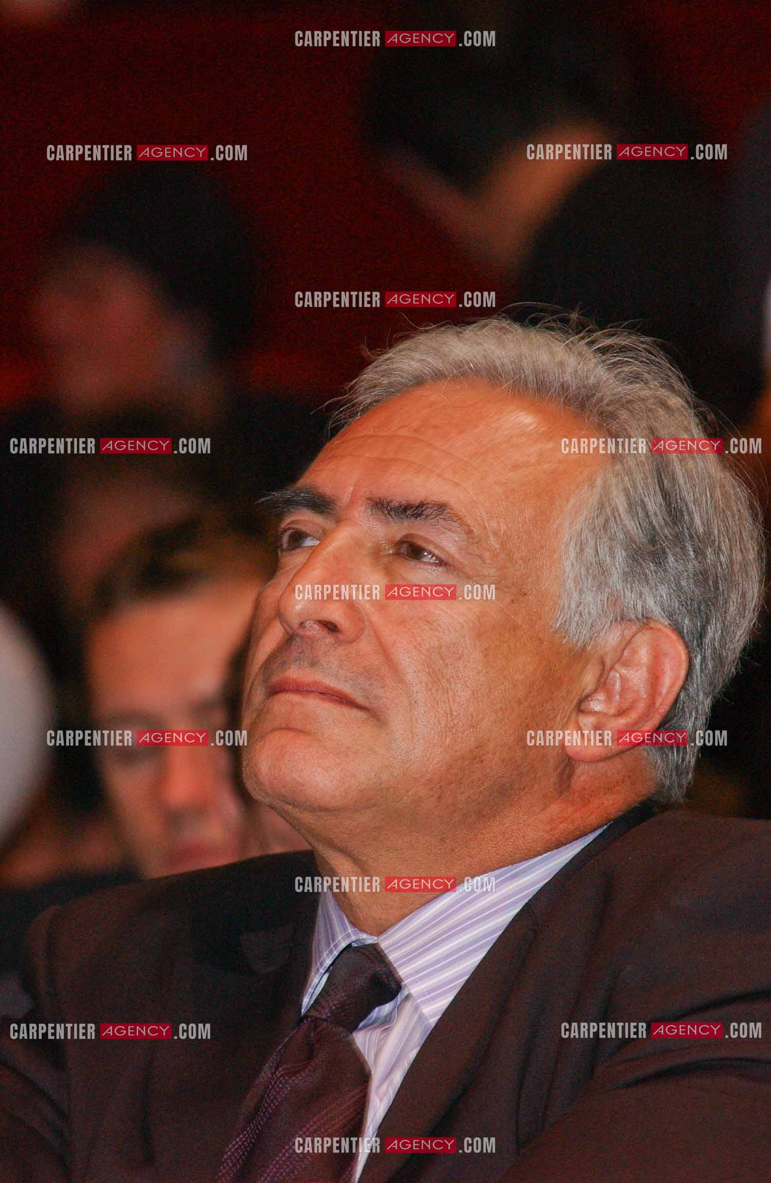Grand meeting " OUI A L'EUROPE SOCIALE “ à Paris réunissant la Gauche le 18 Mai 2005. Dominique Strauss-Kahn.