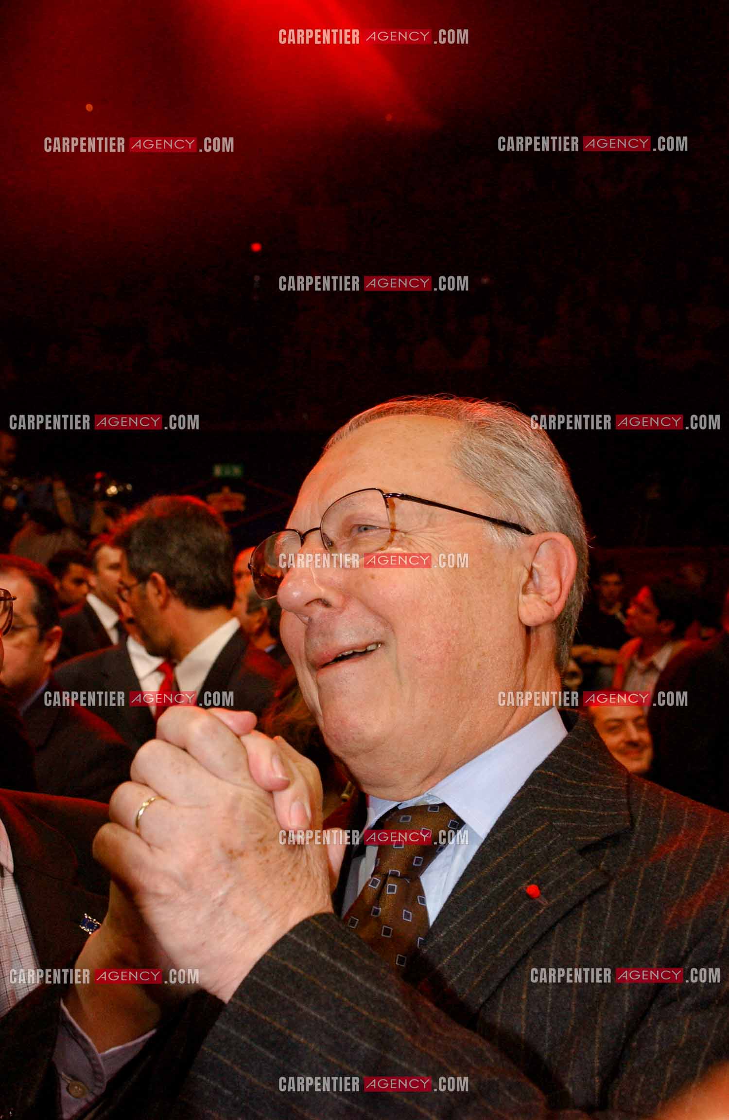 Grand meeting " OUI A L'EUROPE SOCIALE “ à Paris réunissant la Gauche le 18 Mai 2005. Jacques Delors.