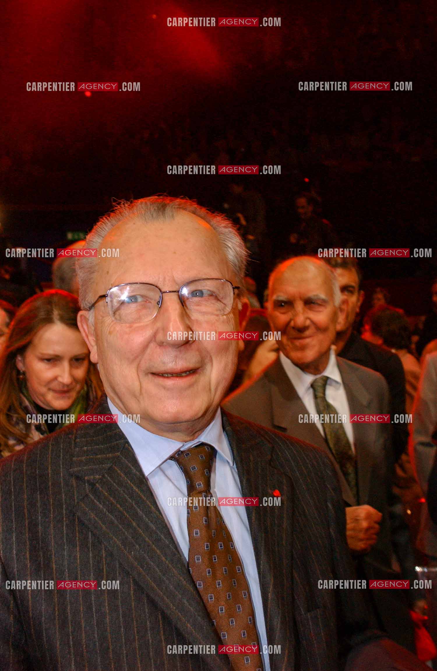 Grand meeting " OUI A L'EUROPE SOCIALE “ à Paris réunissant la Gauche le 18 Mai 2005. Jacques Delors.