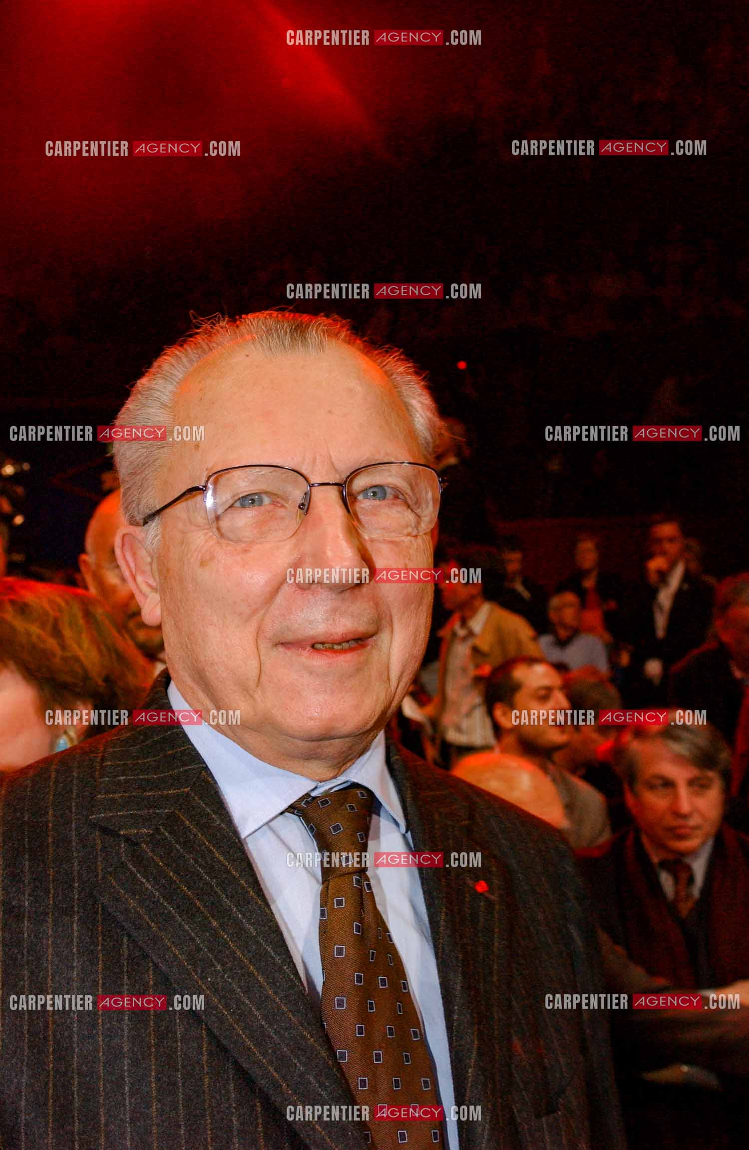 Grand meeting " OUI A L'EUROPE SOCIALE “ à Paris réunissant la Gauche le 18 Mai 2005. Jacques Delors.