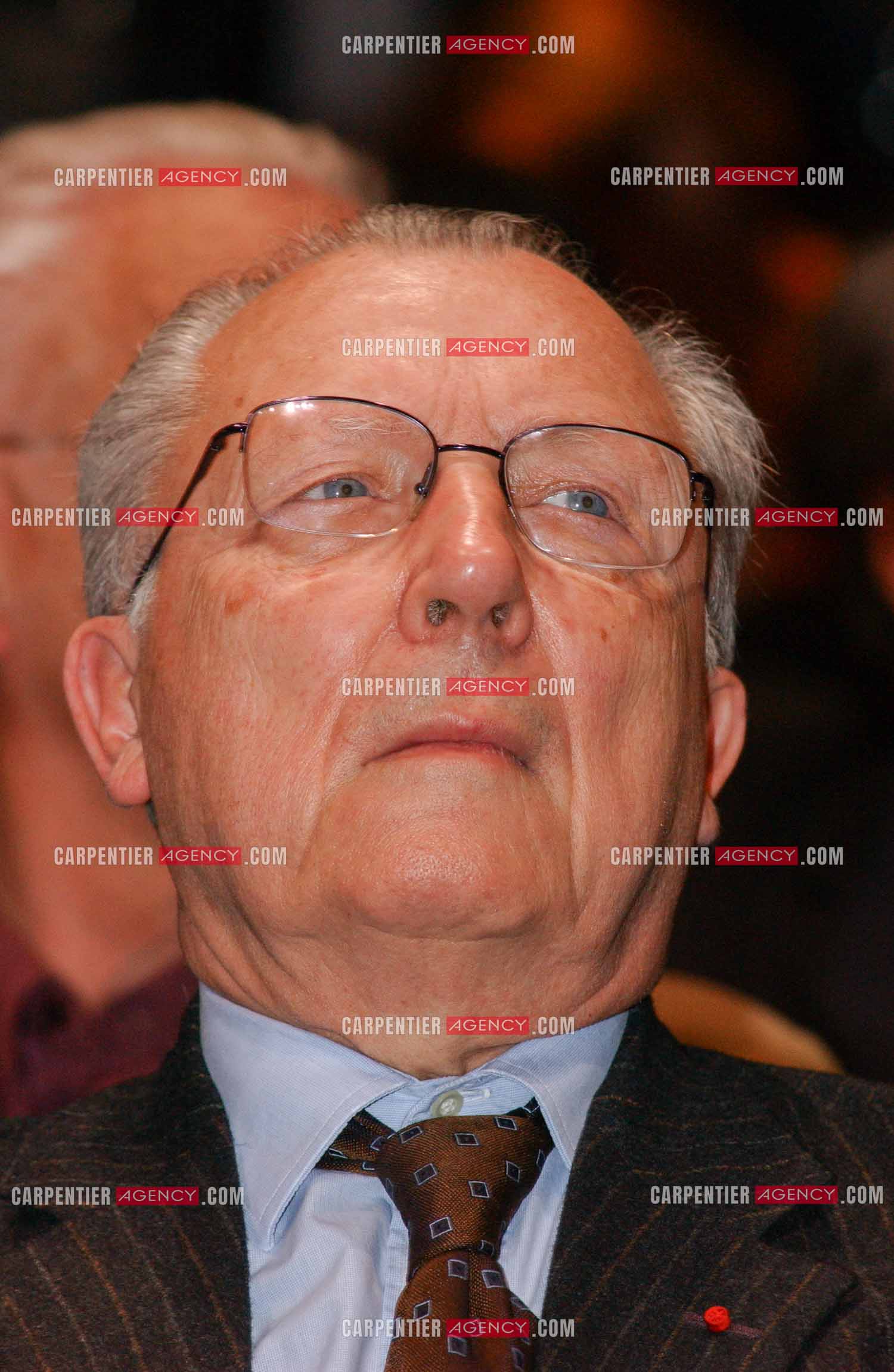 Grand meeting " OUI A L'EUROPE SOCIALE “ à Paris réunissant la Gauche le 18 Mai 2005. Jacques Delors.