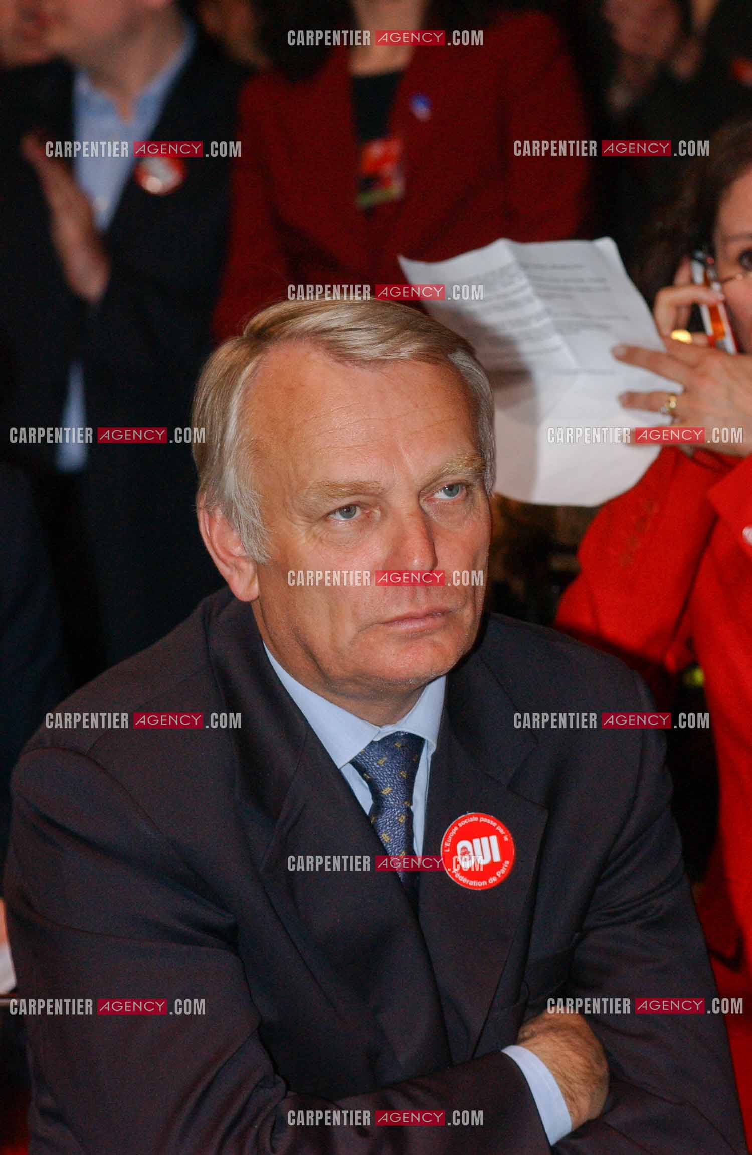 Grand meeting " OUI A L'EUROPE SOCIALE “ à Paris réunissant la Gauche le 18 Mai 2005. Jean-Marc Ayrault.