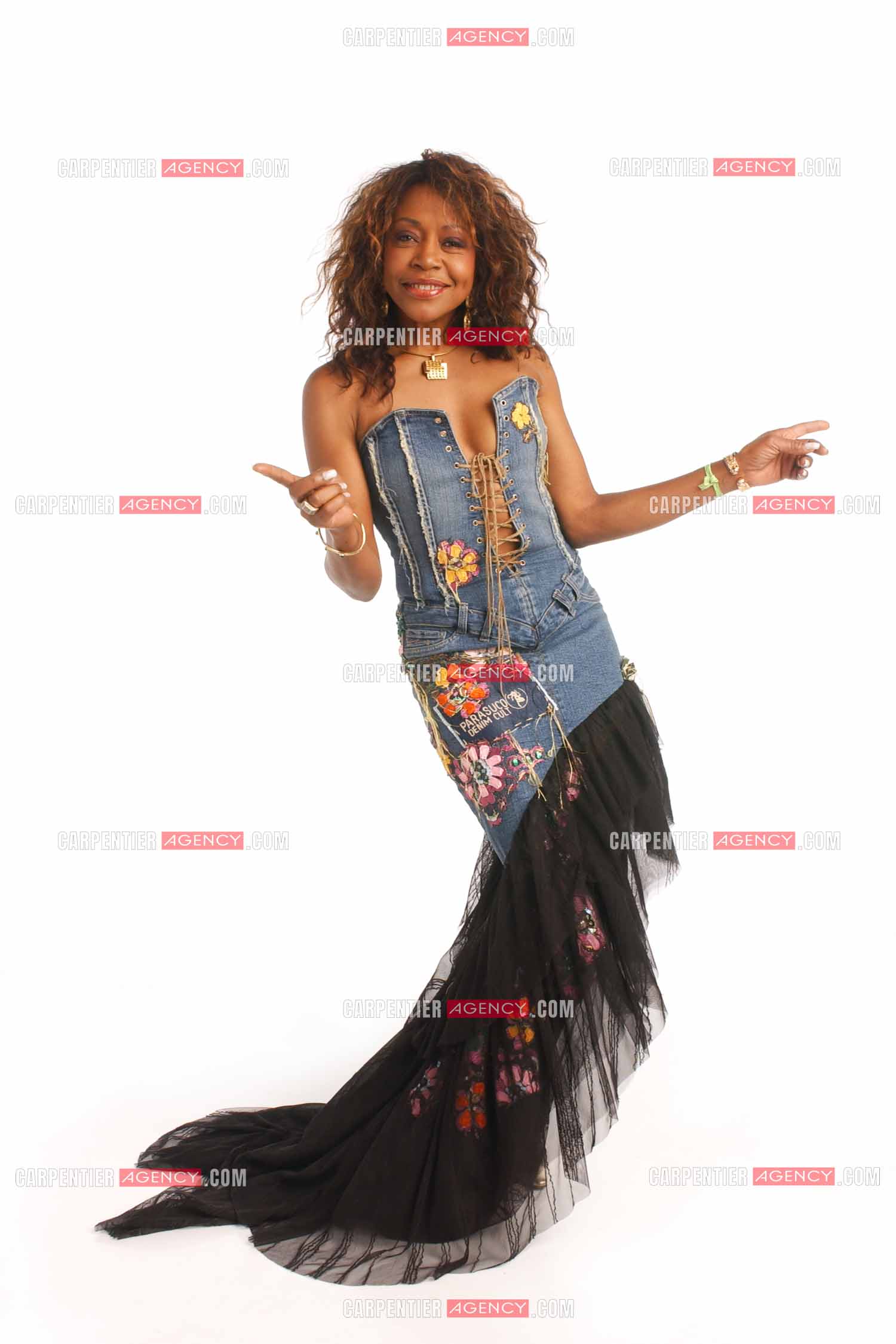 Clémence Bringtown la chanteuse du groupe " La Compagnie Créole " lors d'une séance photos en studio.  ( Exclusif )